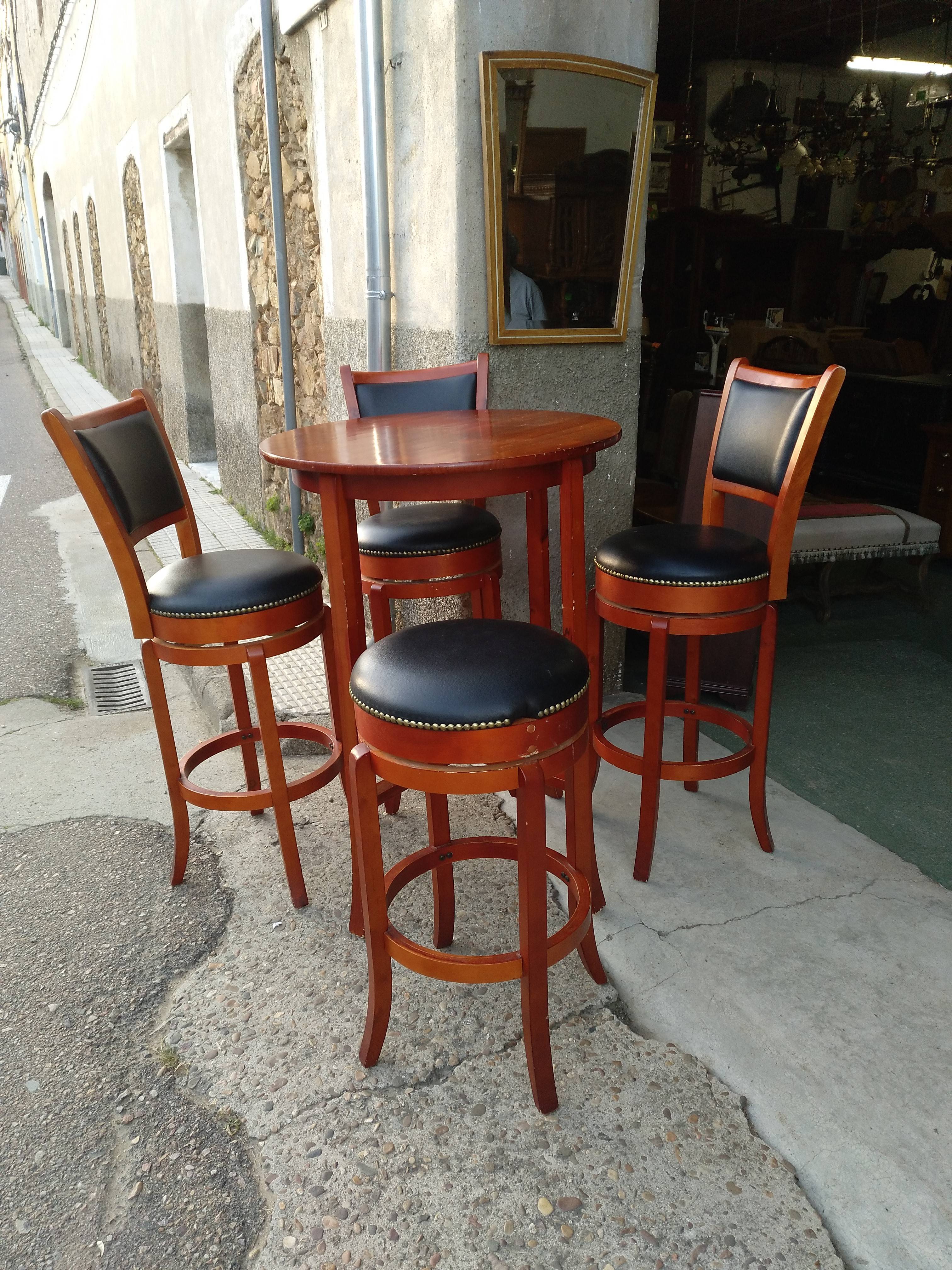 Conjunto mesa bar con 4 taburetes