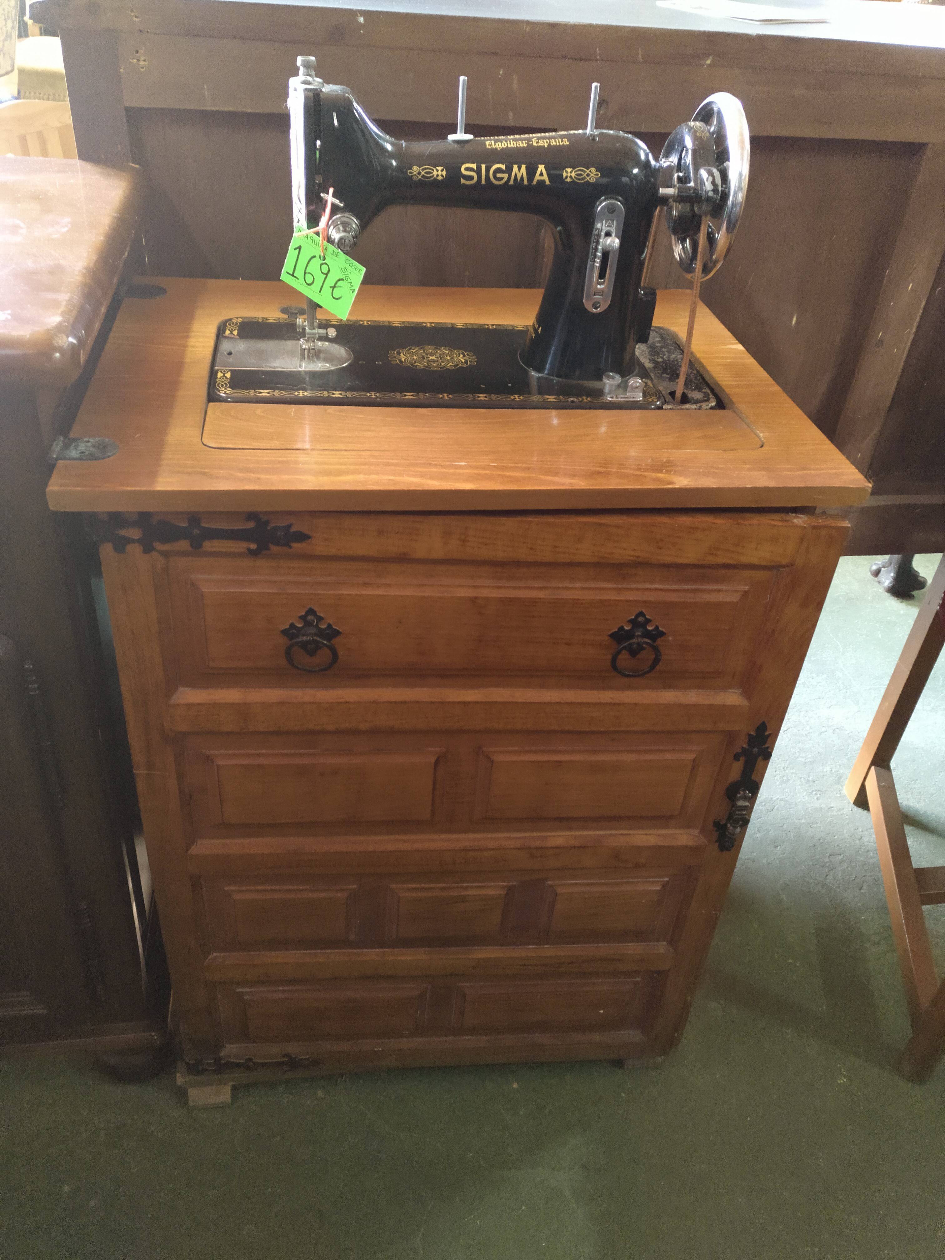 Máquina de coser Sigma con mueble (Vendido)