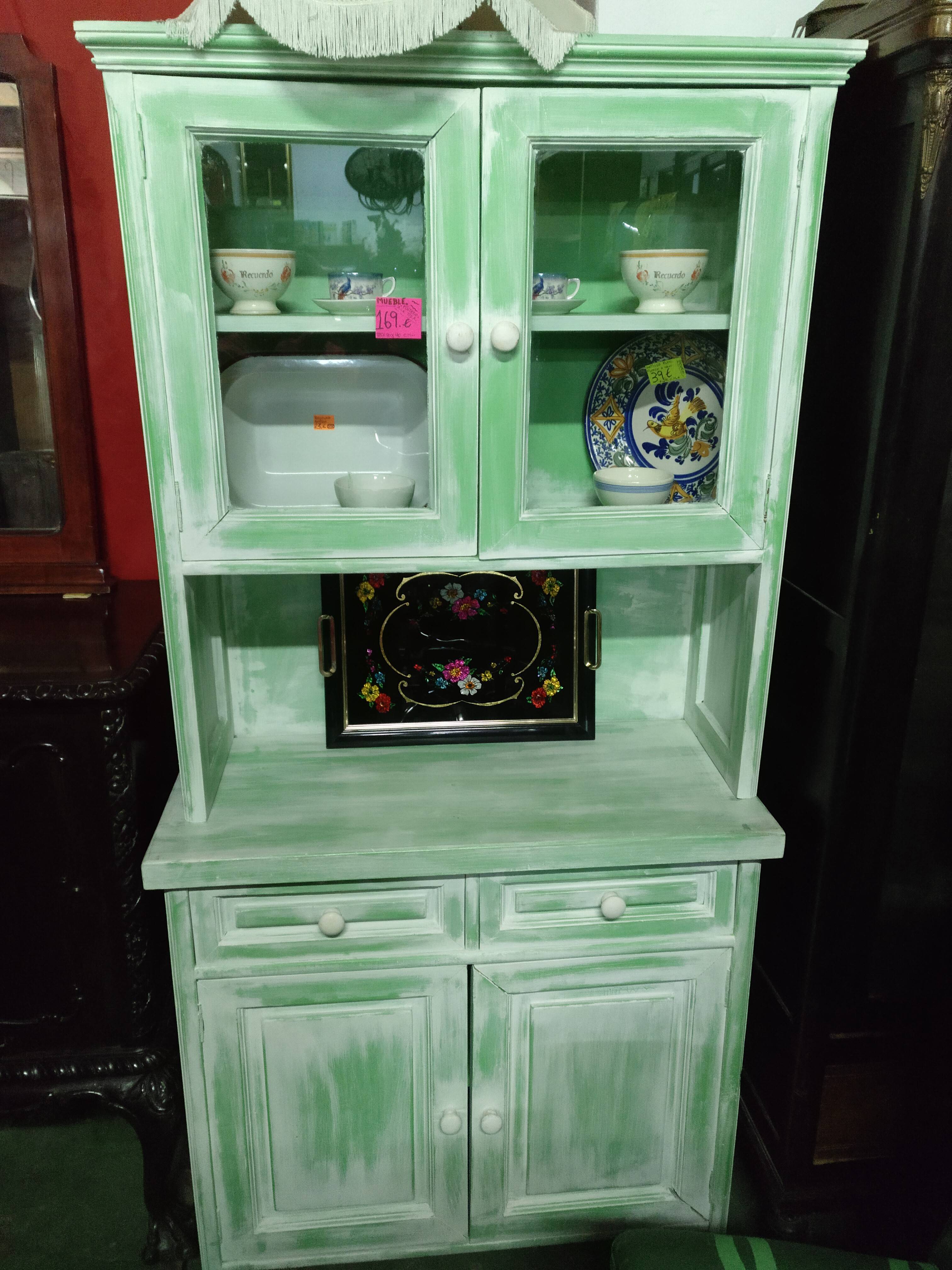 Mueble pintado a la tiza