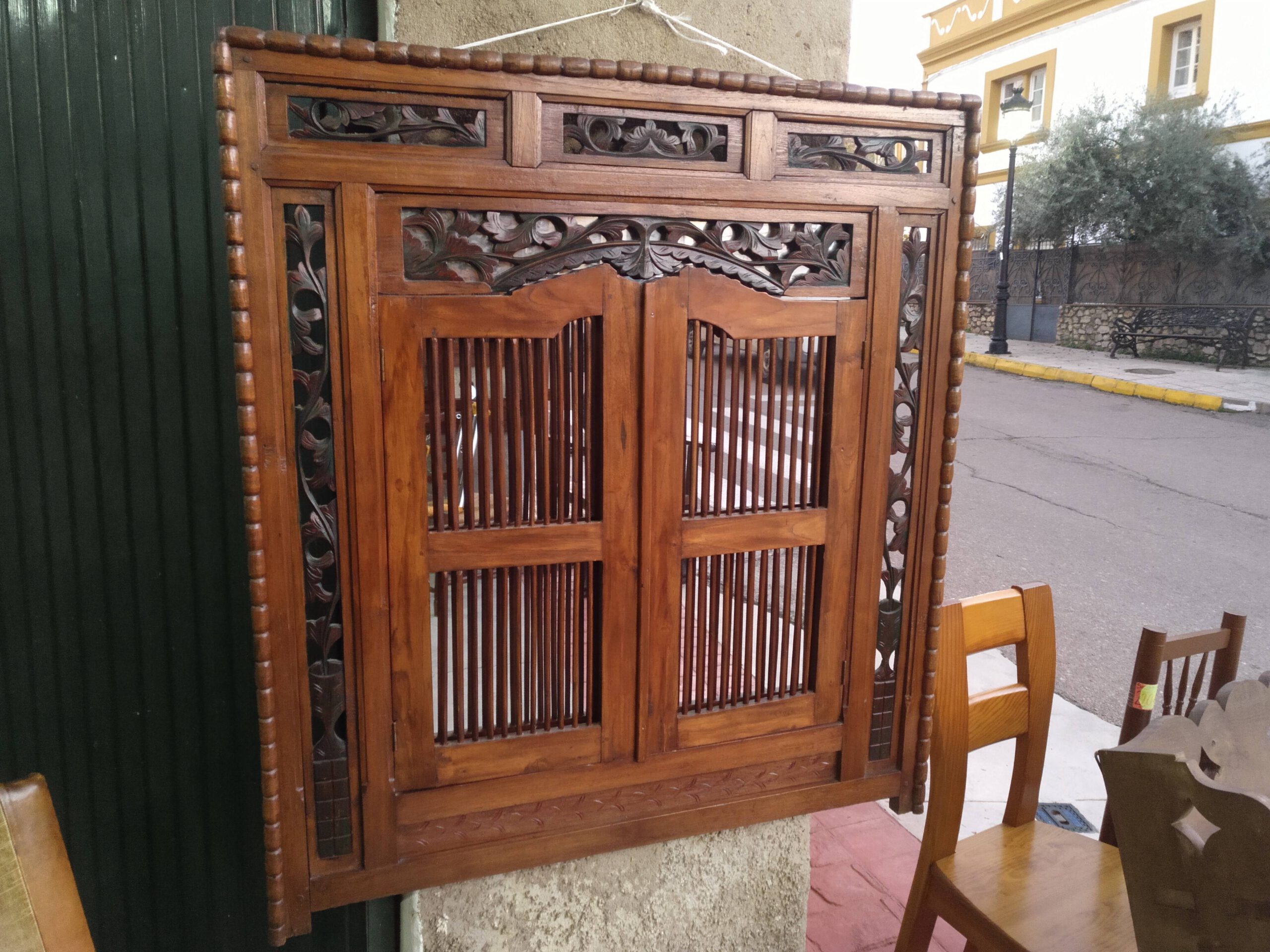 Ventana decorativa con 2 puertas y con espejo de madera de cerezo 1