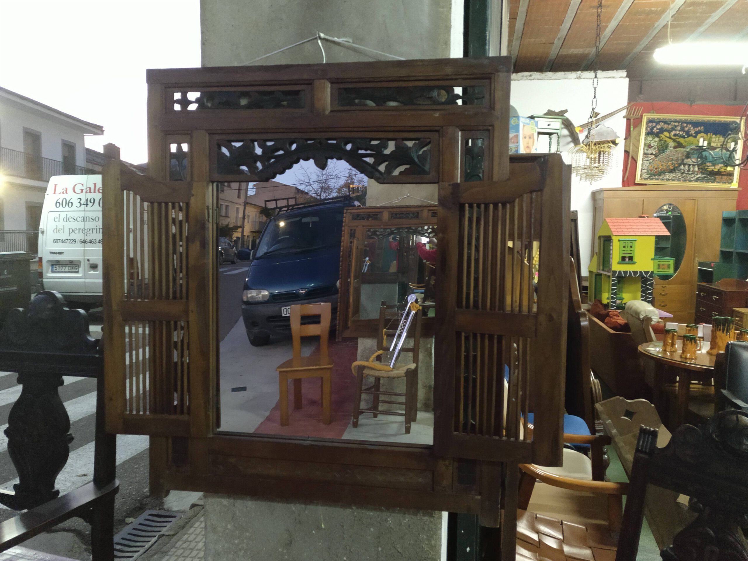 Ventana decorativa con 2 puertas y con espejo de madera de cerezo 2