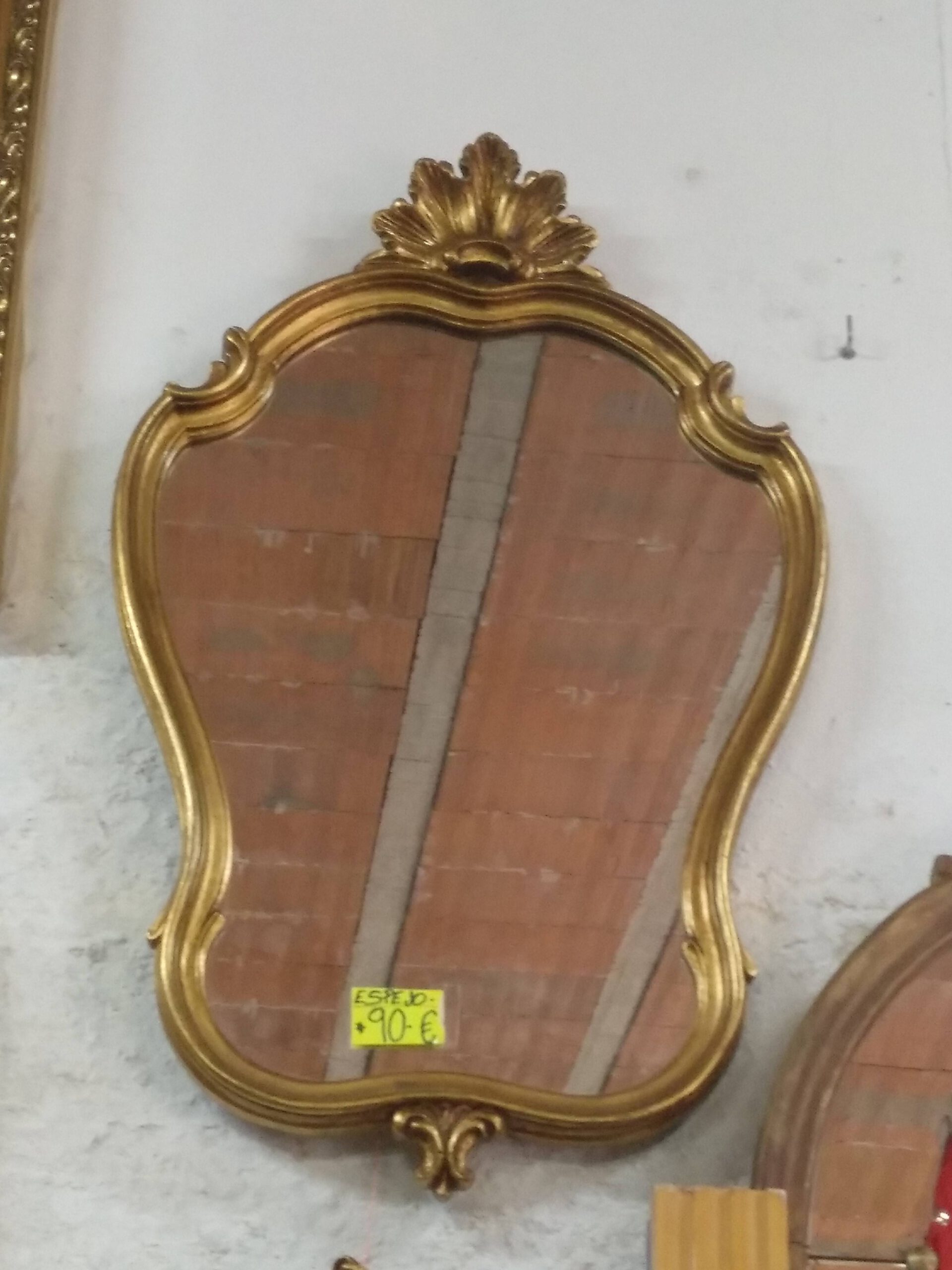 Espejo de madera con copete modelo 2