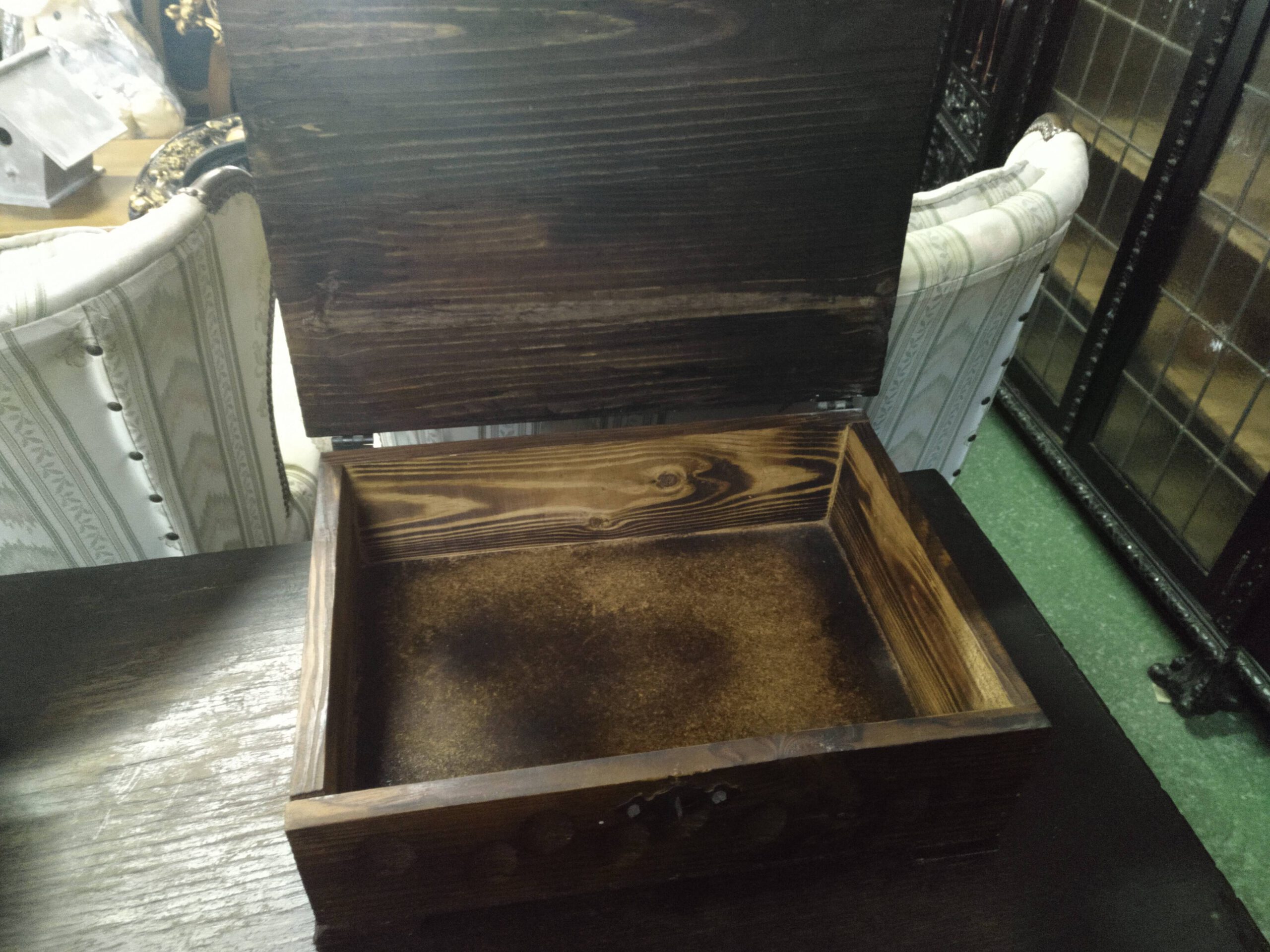 Caja de madera con talla 3
