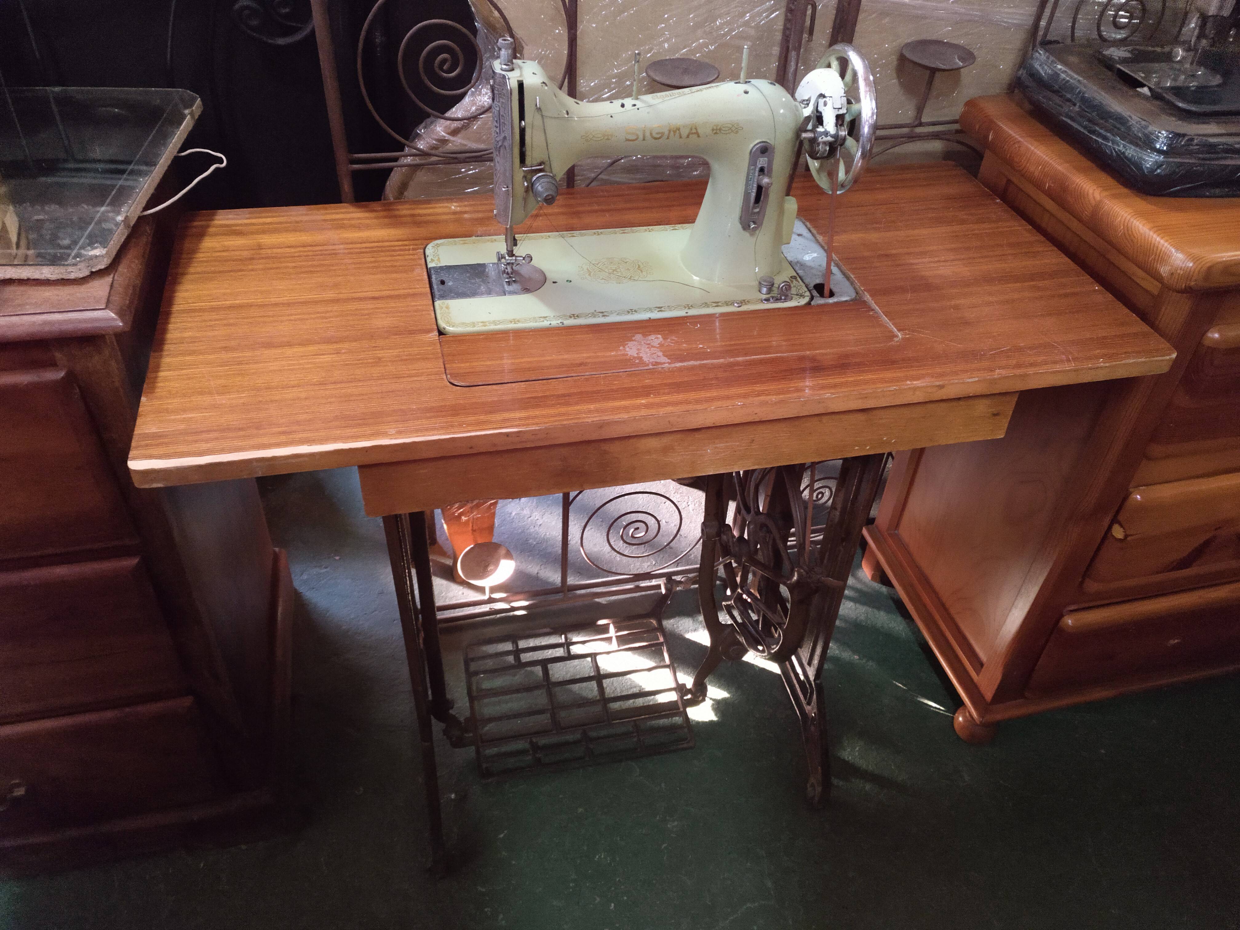 Máquina de coser Sigma con mueble modelo 2 1