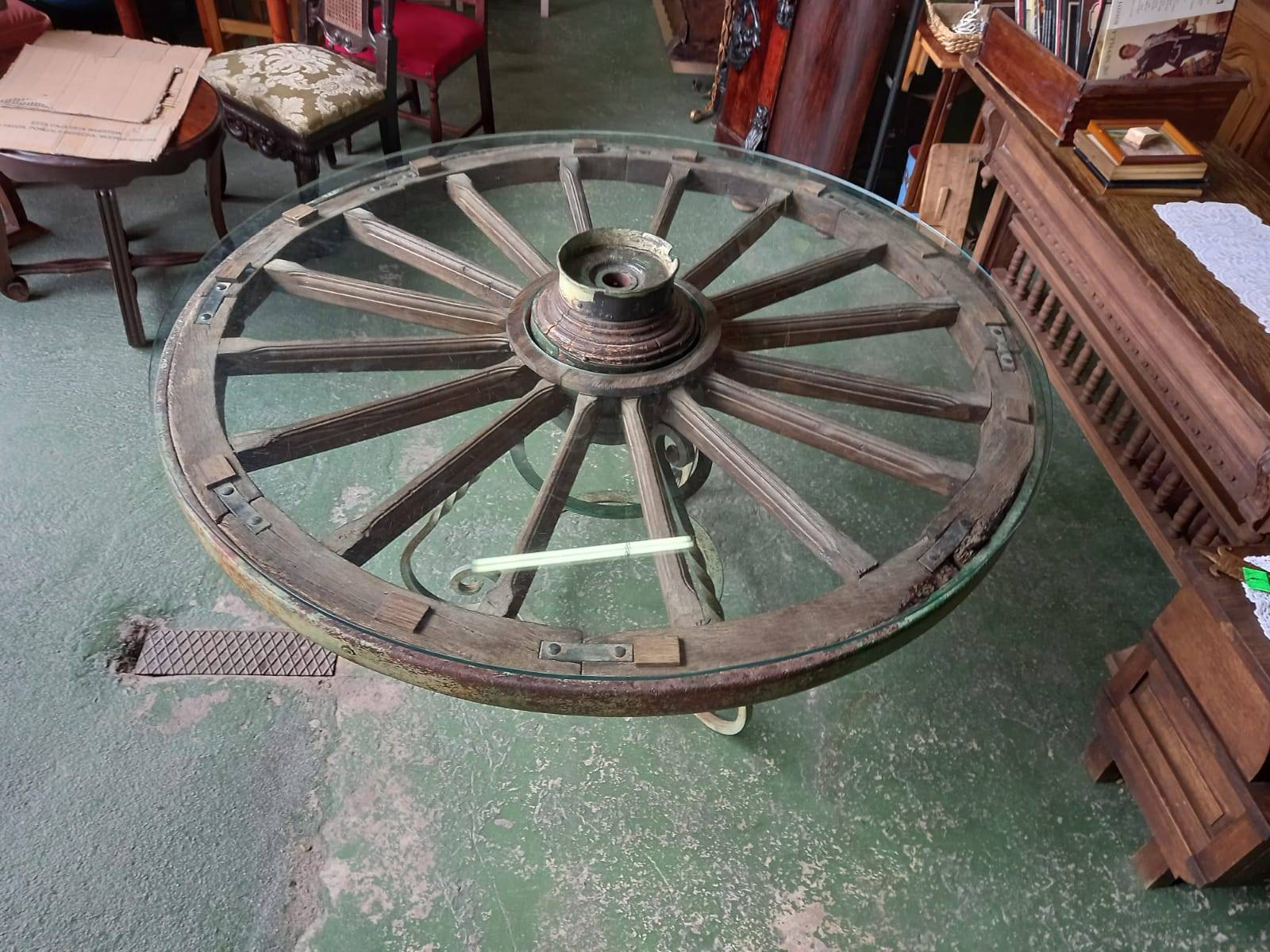 Mesa rueda de carro con pie de acero forjado para 9 comensales 3