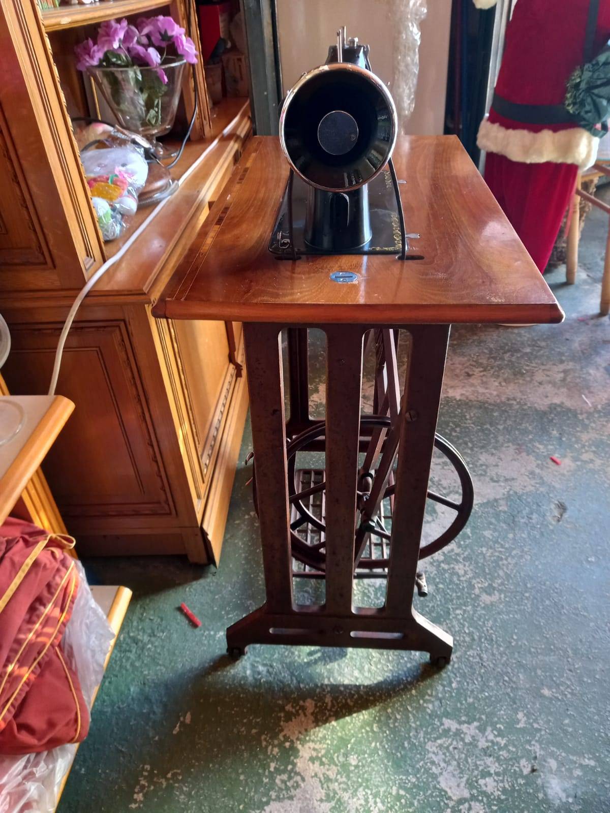 Máquina de coser Alfa de pedal de los años 40 con 1 cajón 2