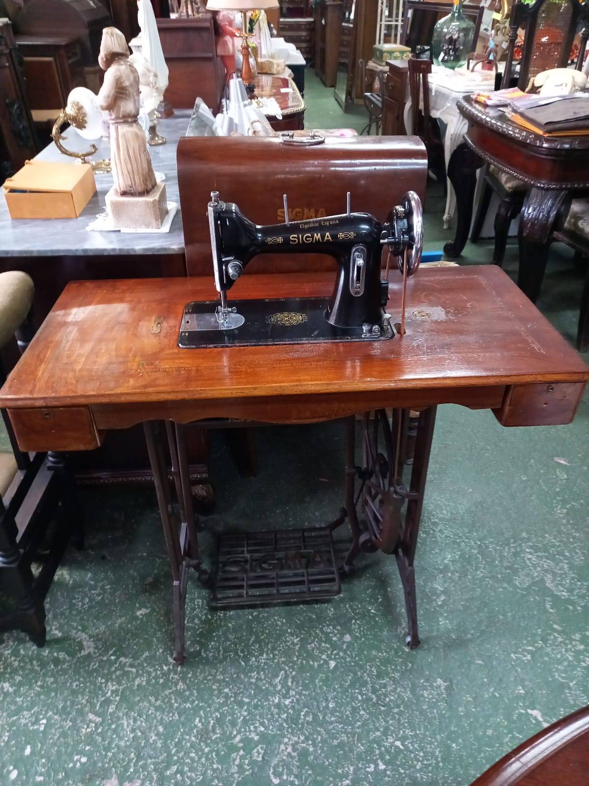 Máquina de coser Sigma años 60 con tapa 1