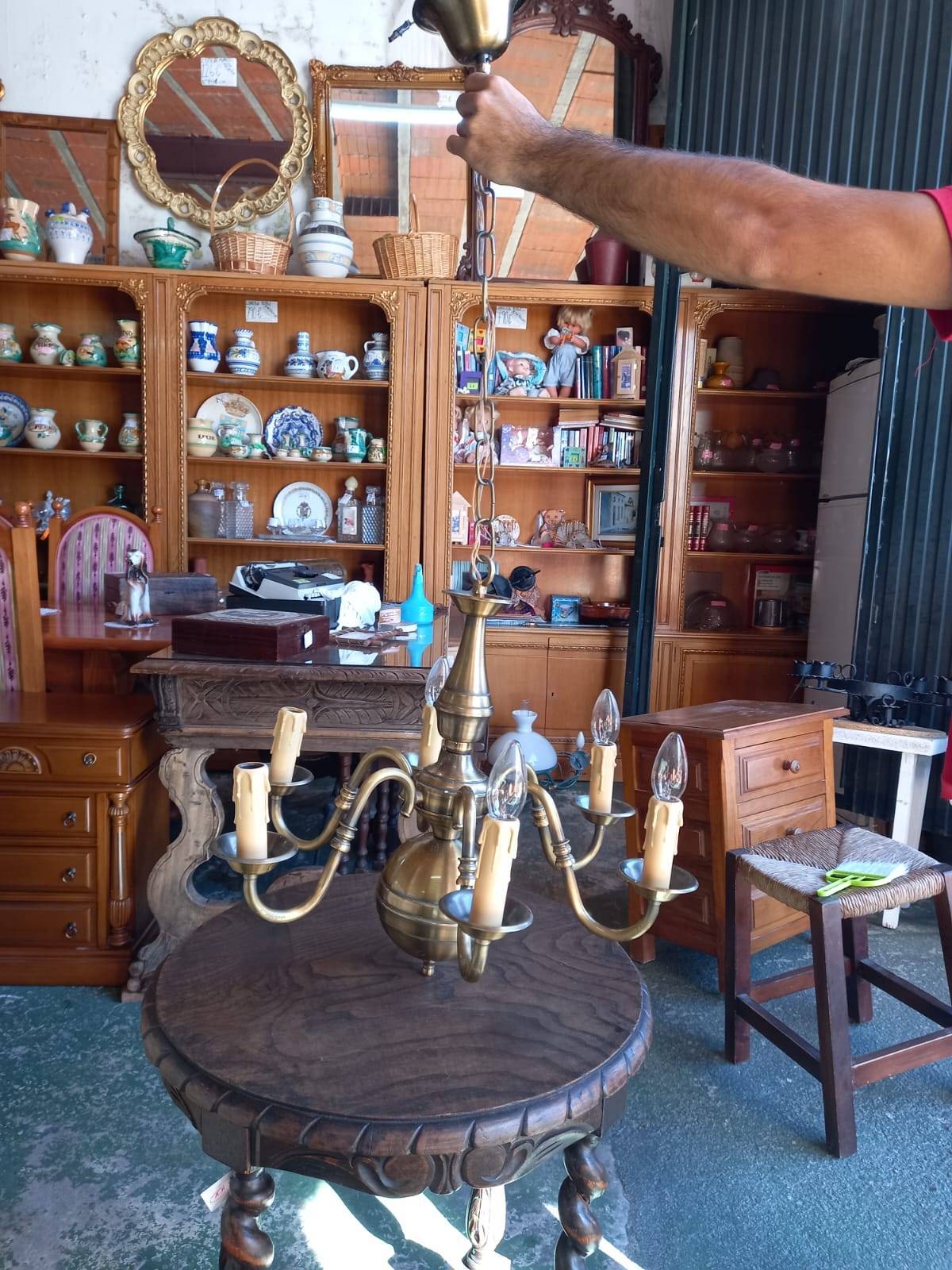 Lámpara de bronce con 6 brazos holandesa 2