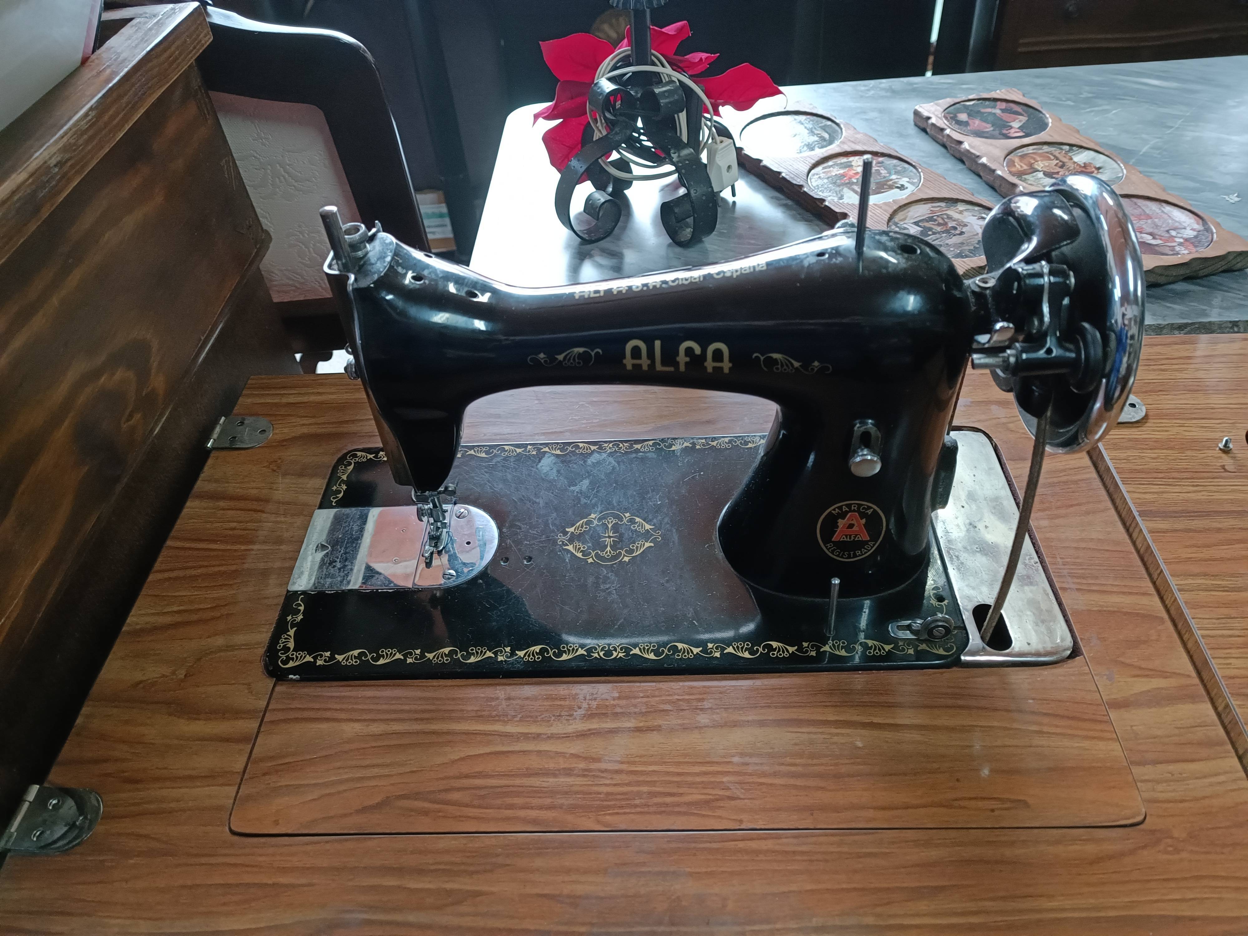 Máquina de coser Alfa 1