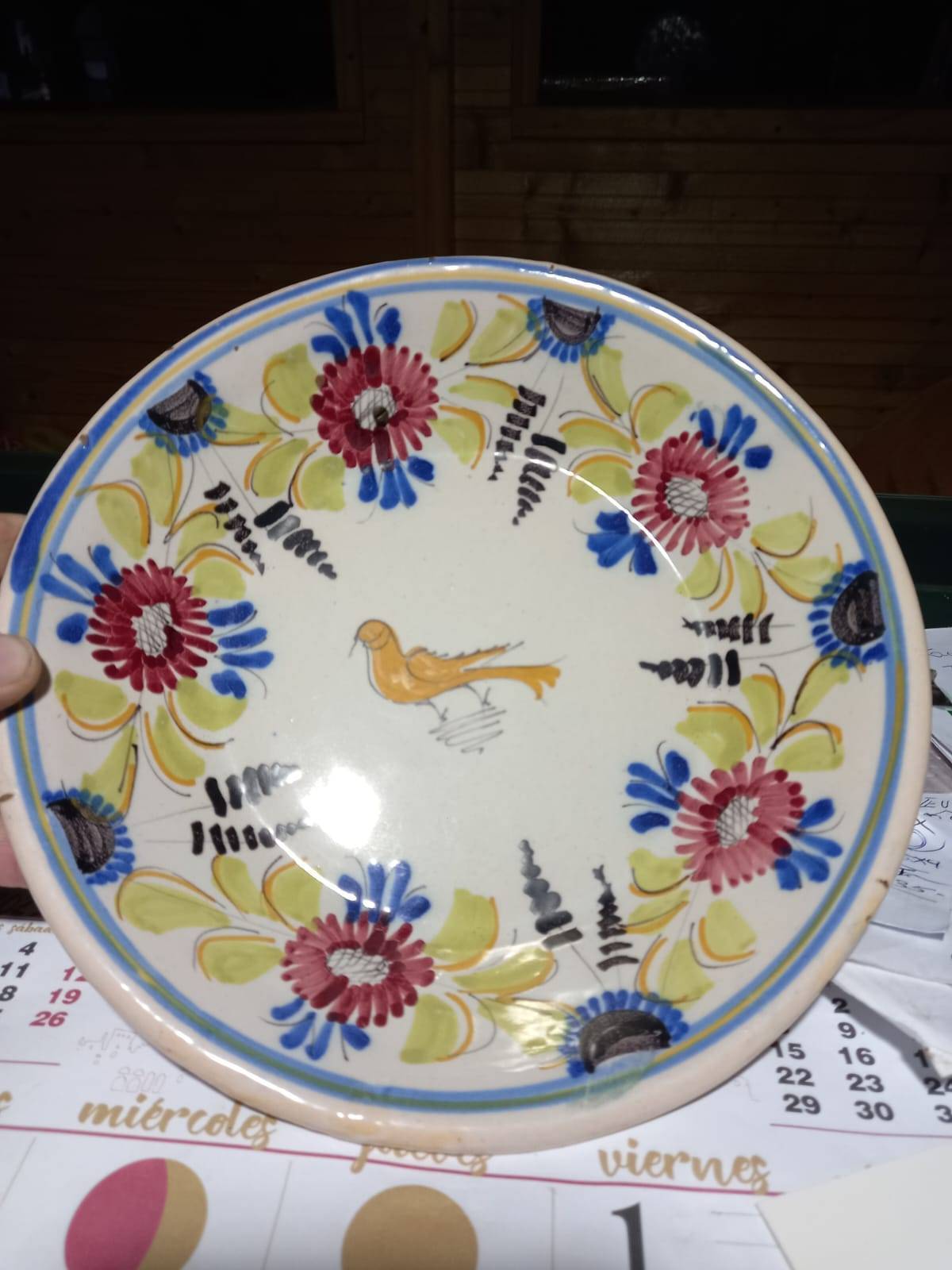 Plato de cerámica murciano con decoración de pájaro siglo XIX