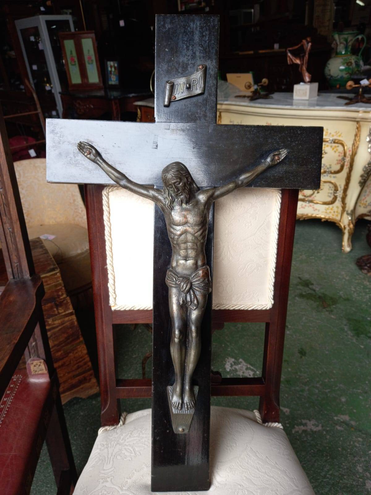 Cristo de bronce y cruz de madera modelo 2 1