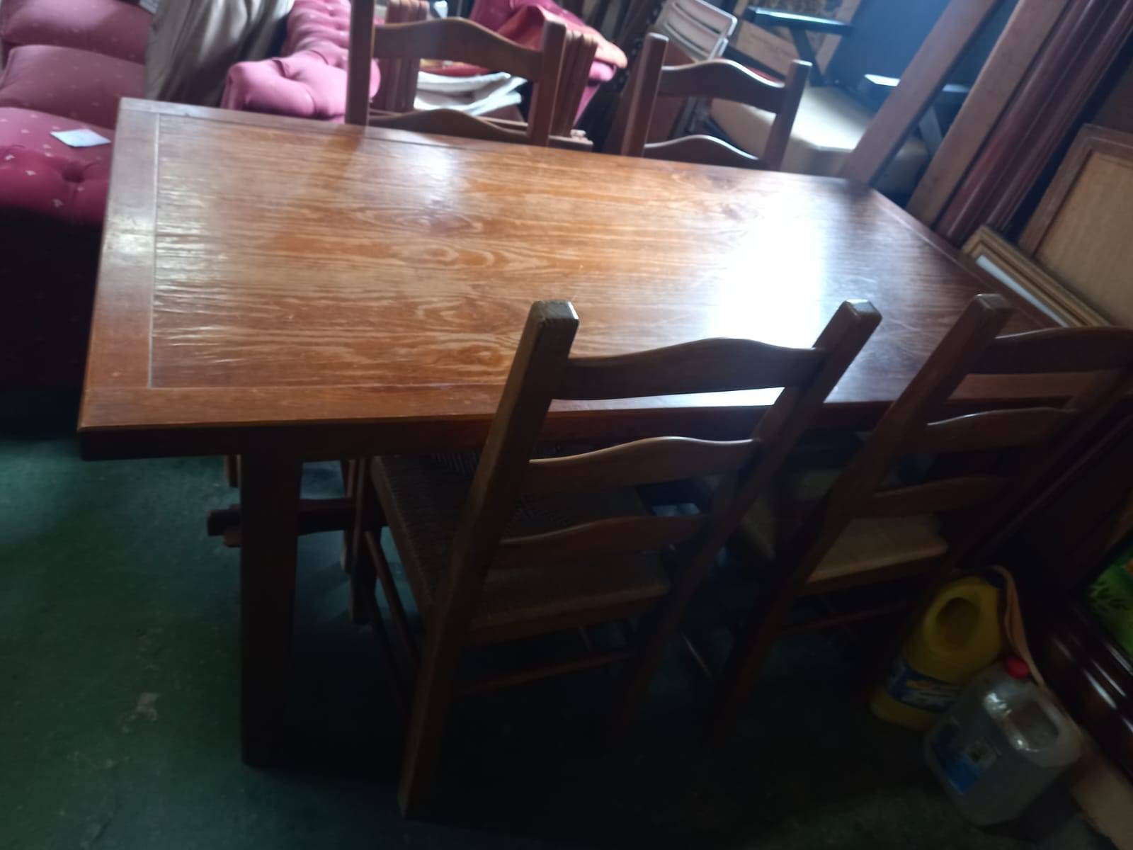 Mesa de comedor-cocina con sillas 1