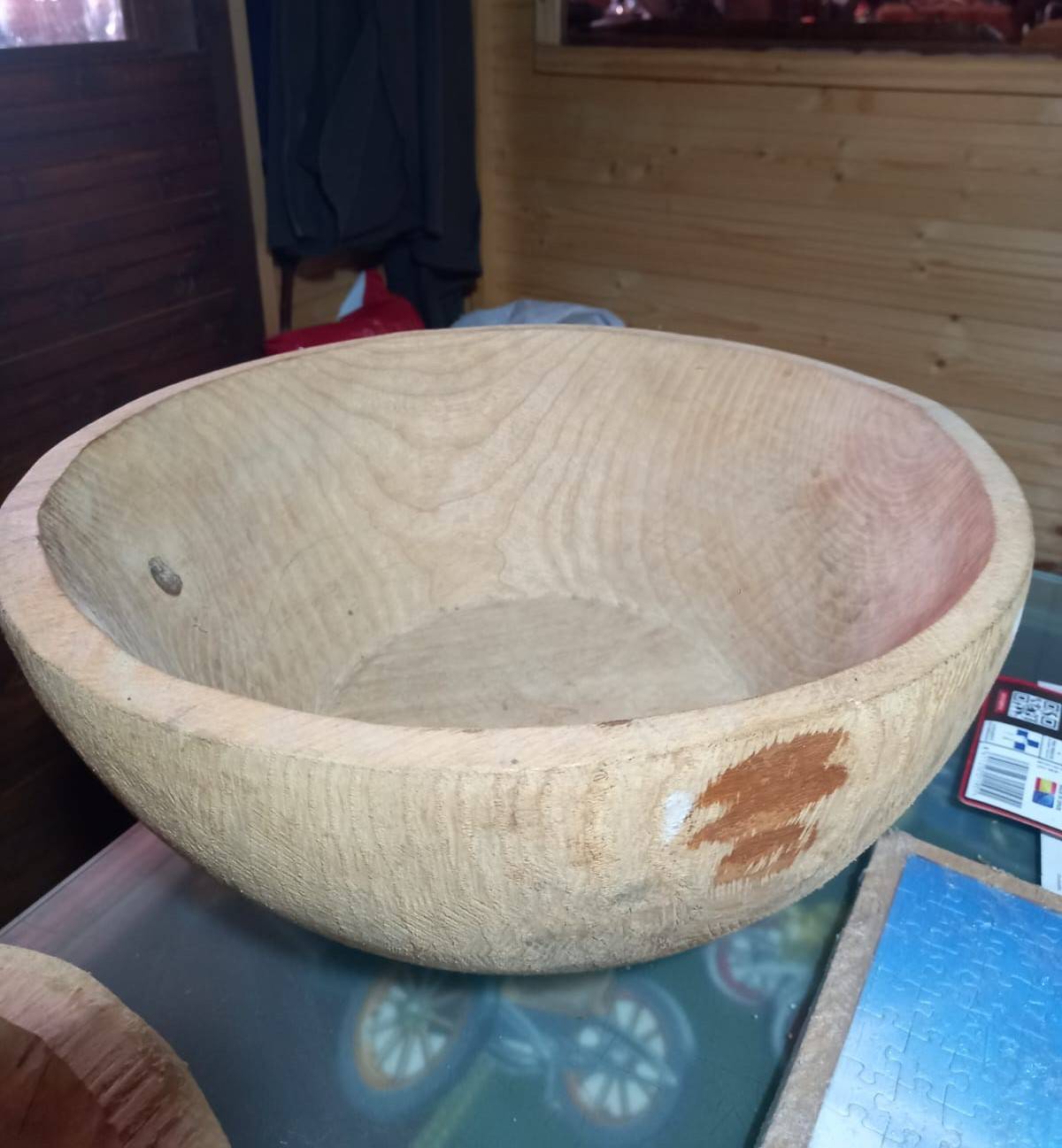 Cuenco de madera de fresno hecho a mano