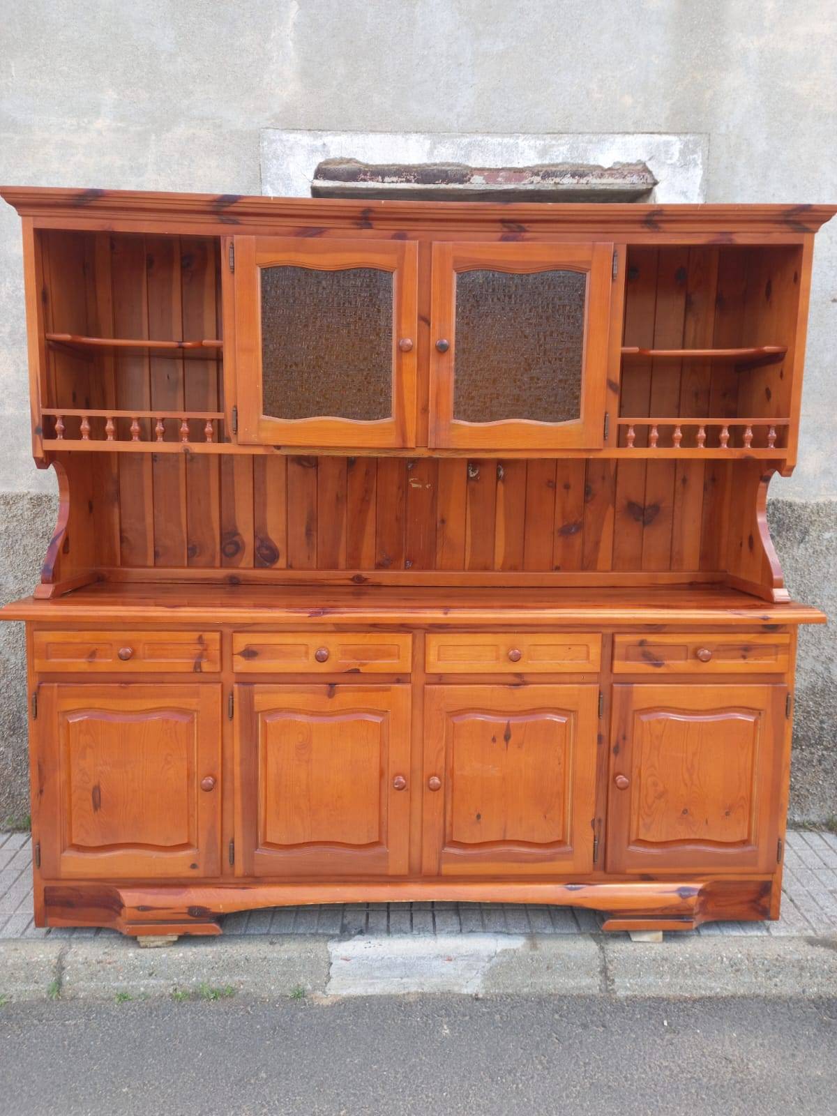 Mueble de comedor de pino provenzal 1