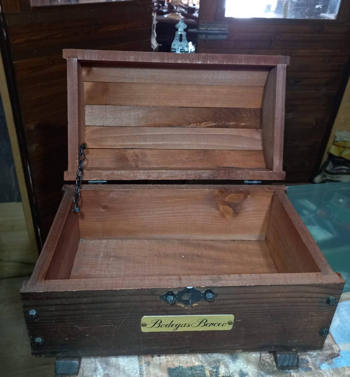 Cofre-baúl de madera Bodegas Berceo 2