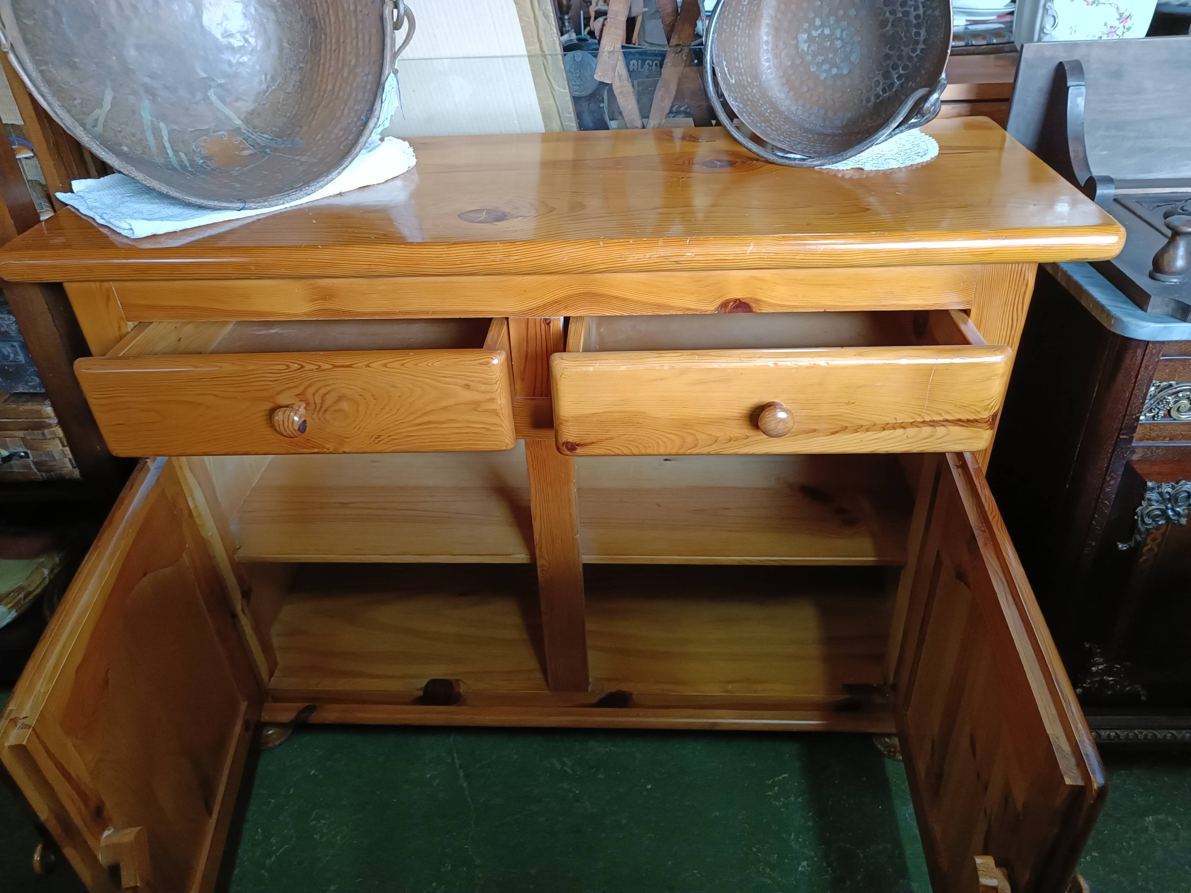 Mueble de pino provenzal con 2 puertas y 2 cajones 2