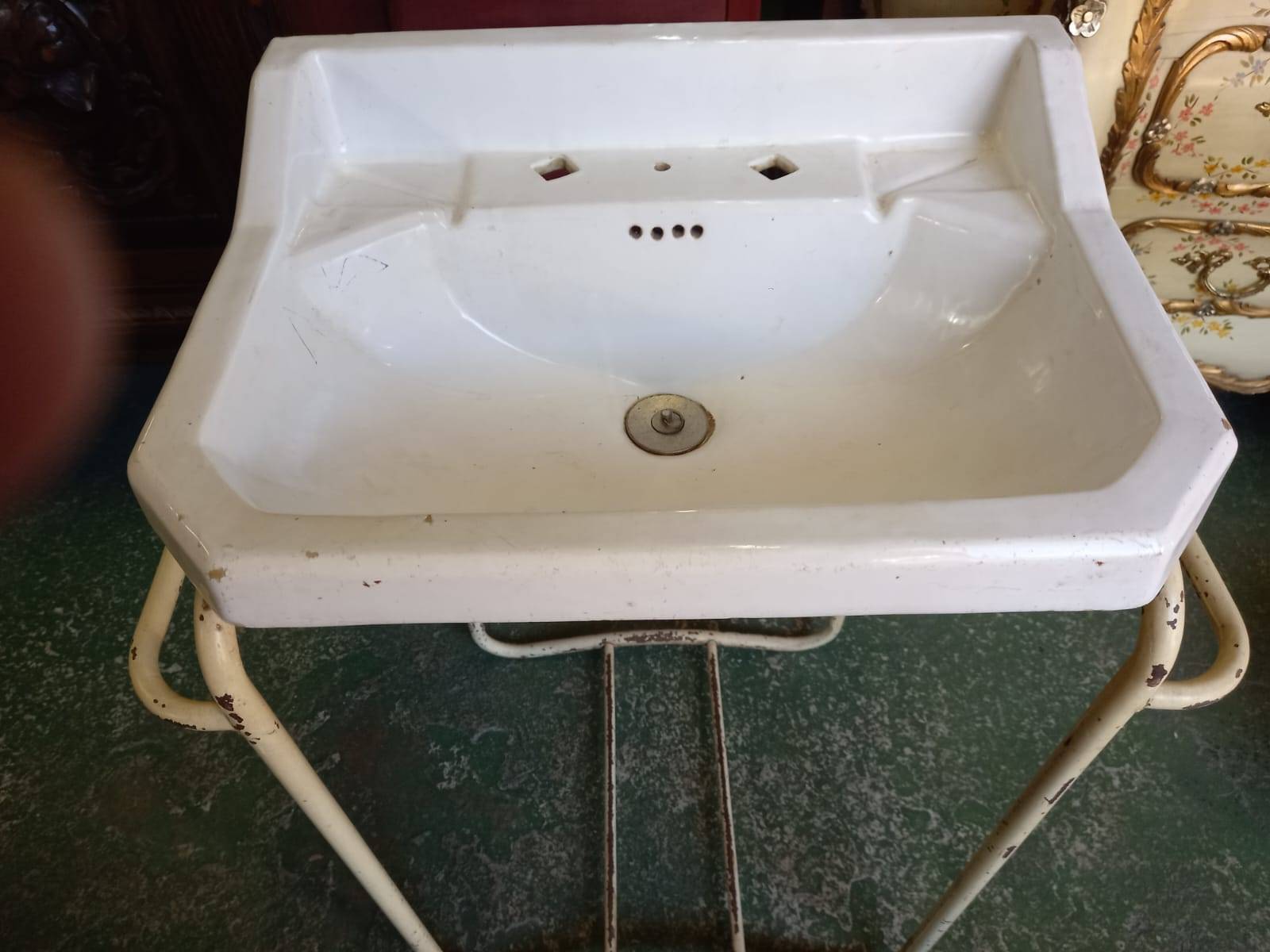 Pie de lavabo con toalleros vintage 2