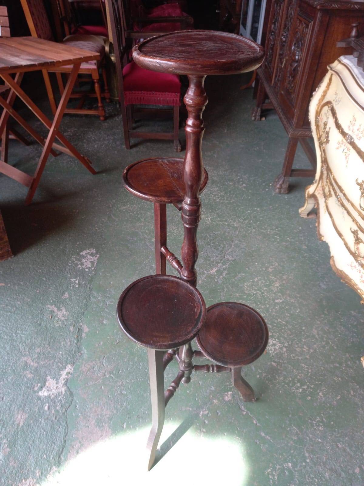 Soporte de madera para plantas u otros objetos de decoración con 4 bandejas