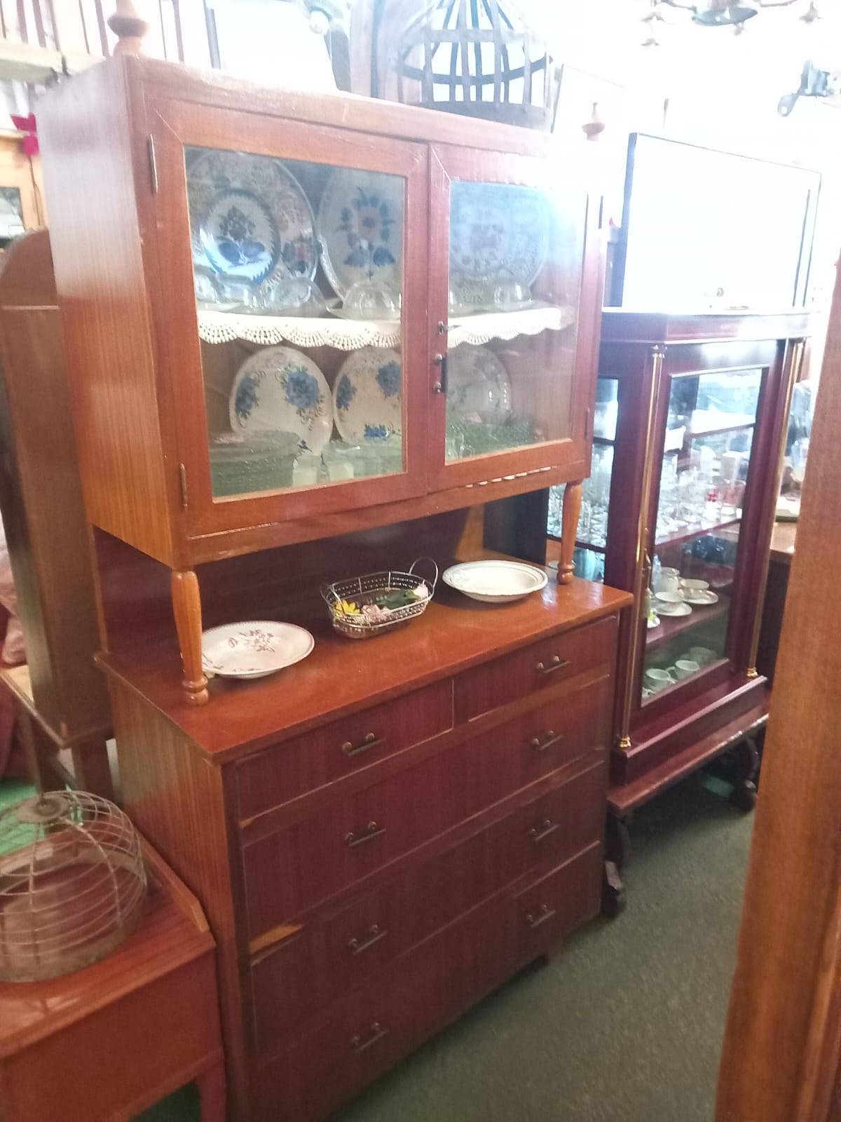 Alacena vintage con 3 cajones y 2 puertas