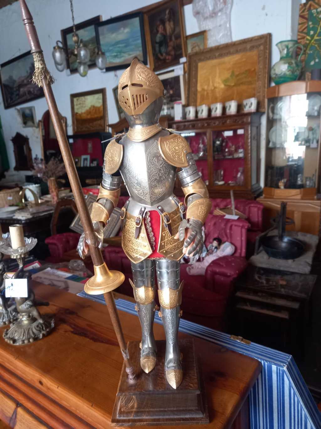 Figura de caballero medieval con armadura 1