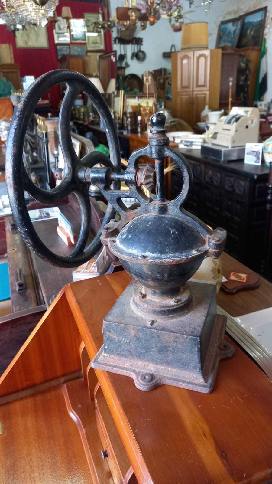 Molinillo de café Elma con volante de hierro 2
