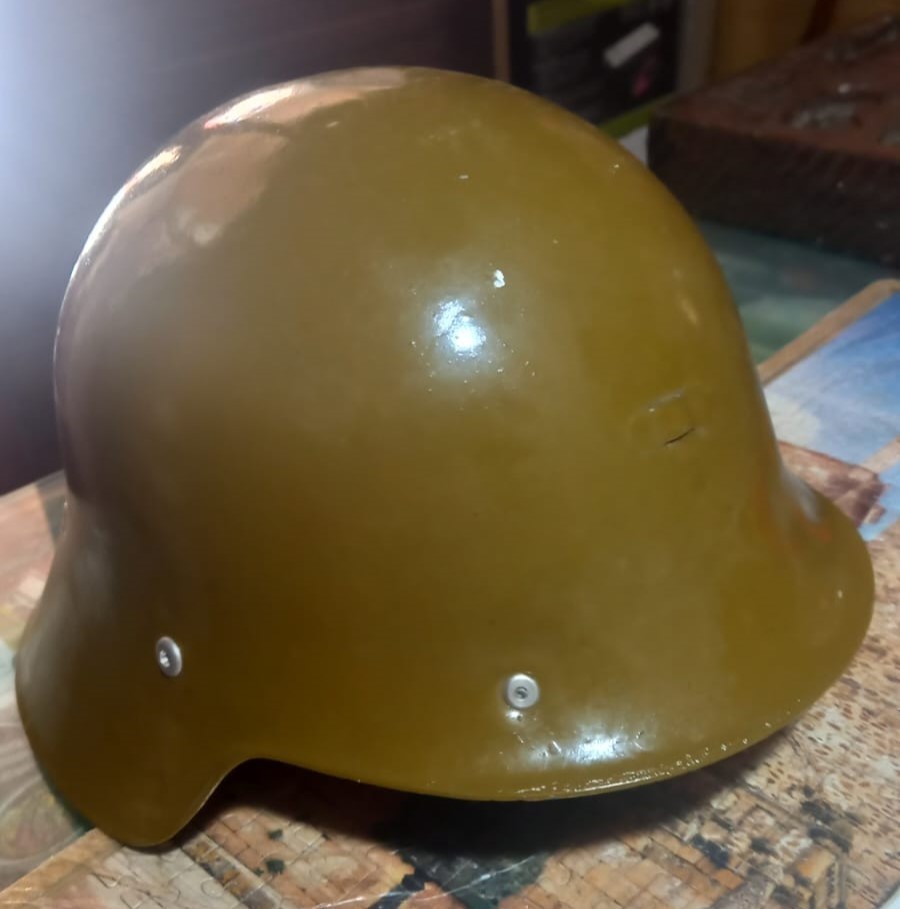 Casco Trubia M26 de la Guerra Civil Española de 1926 y acero laminado 1