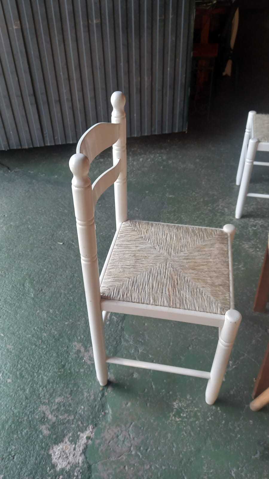 Silla lacada en blanco con asiento de enea 2