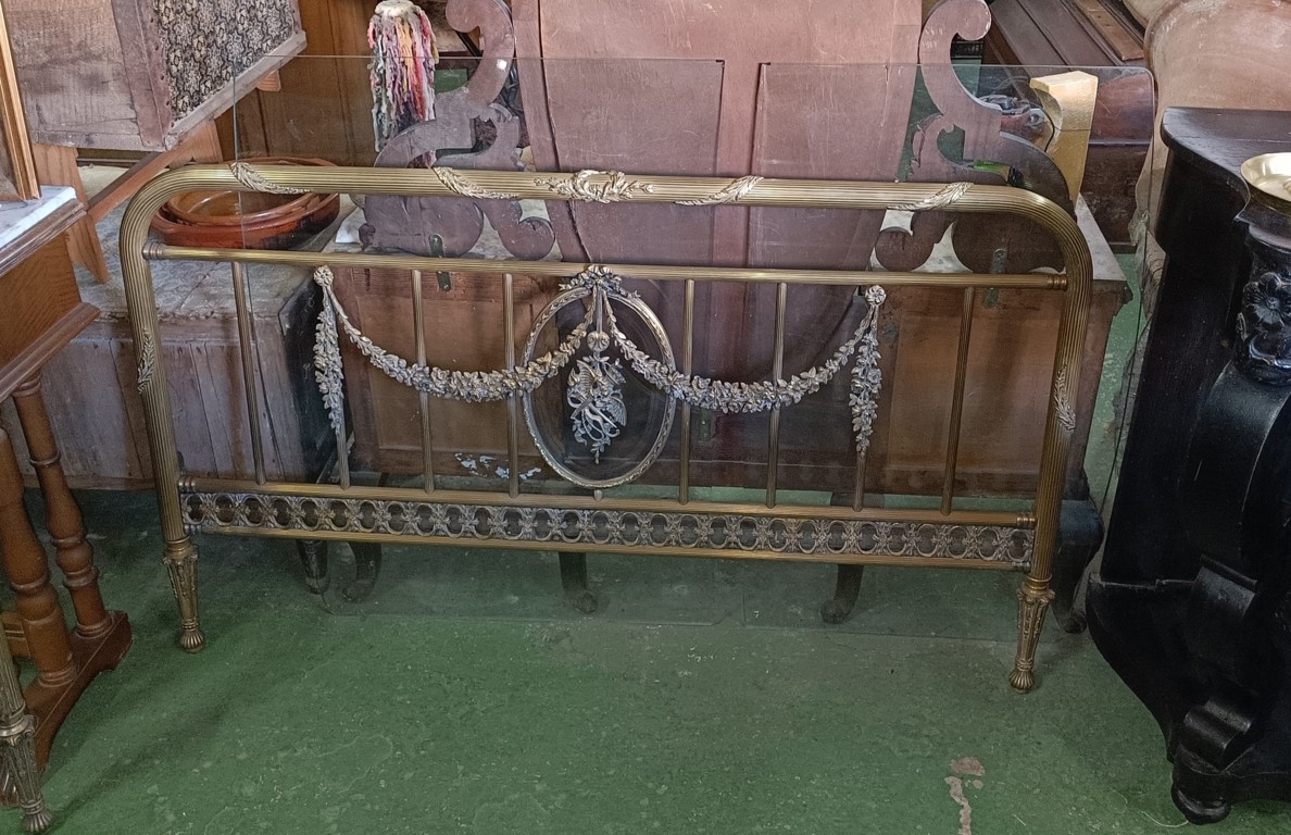 Cama antigua de latón fundido de época 2