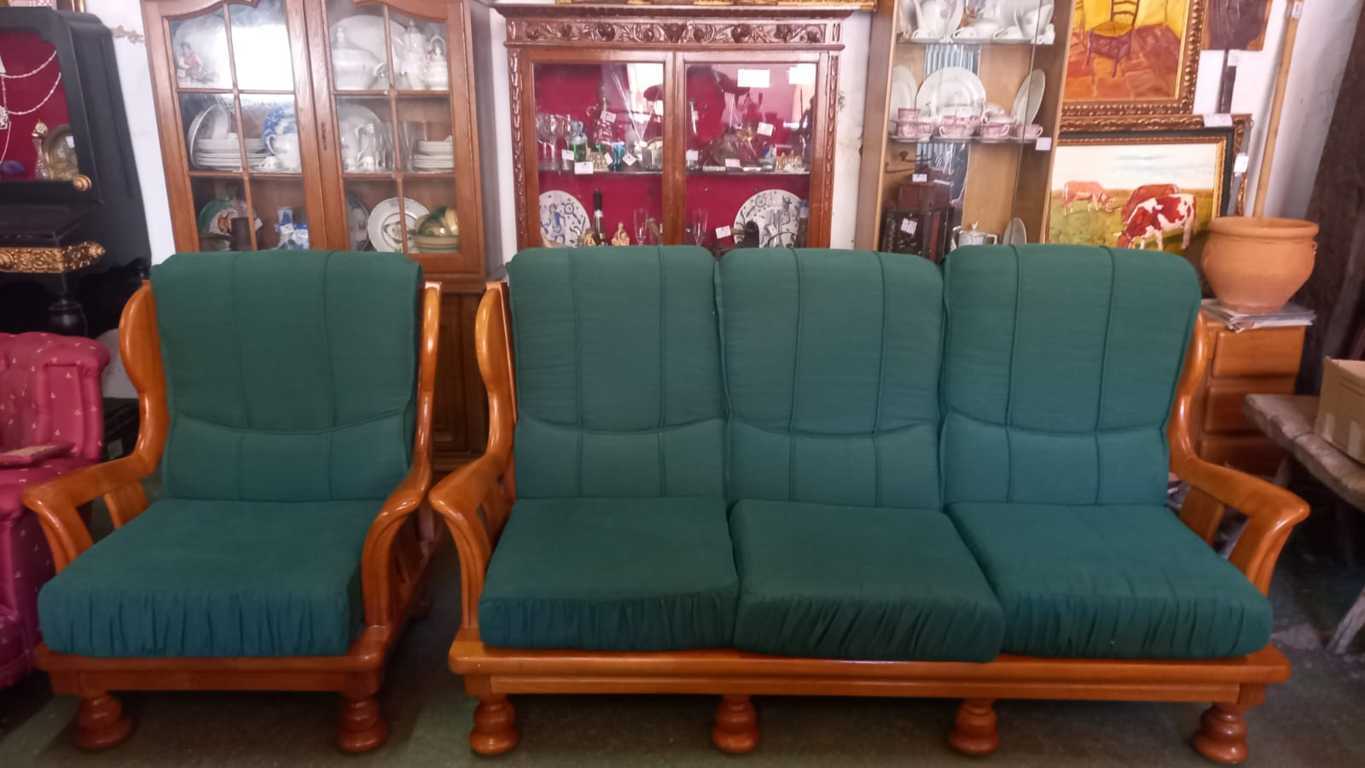Juego sofá 3 plazas y 2 sillones de pino provenzal con tapicería verde 2