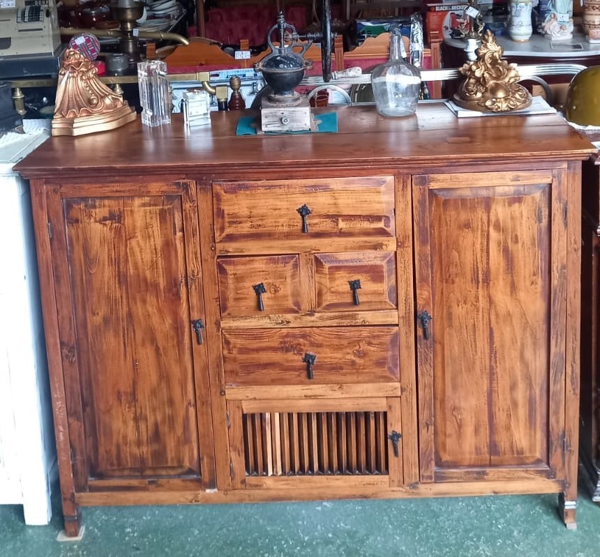 Mueble de madera rústico de madera maciza con 4 cajones y 3 puertas 1