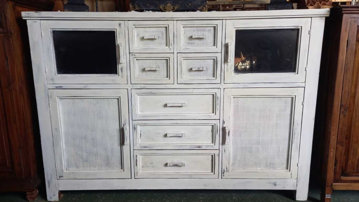 Mueble rústico de madera con 4 puertas y 7 cajones 1