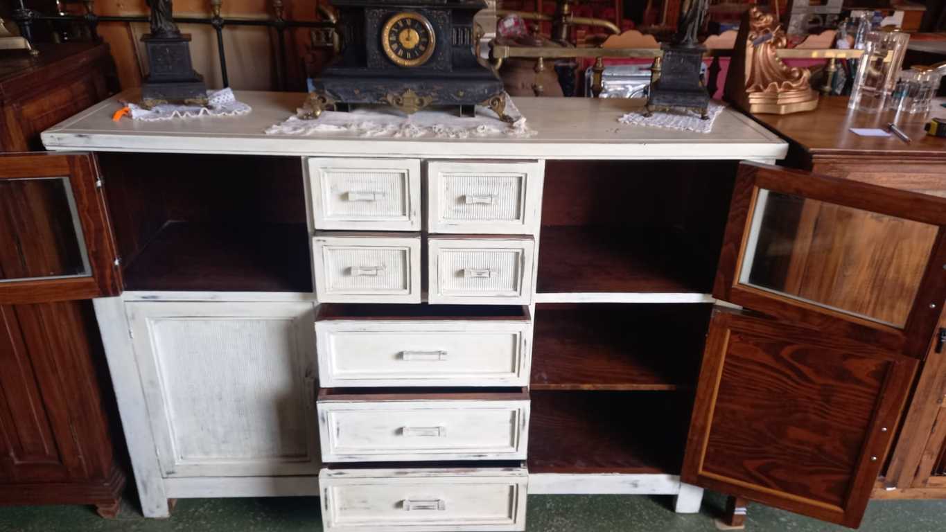 Mueble rústico de madera con 4 puertas y 7 cajones 2