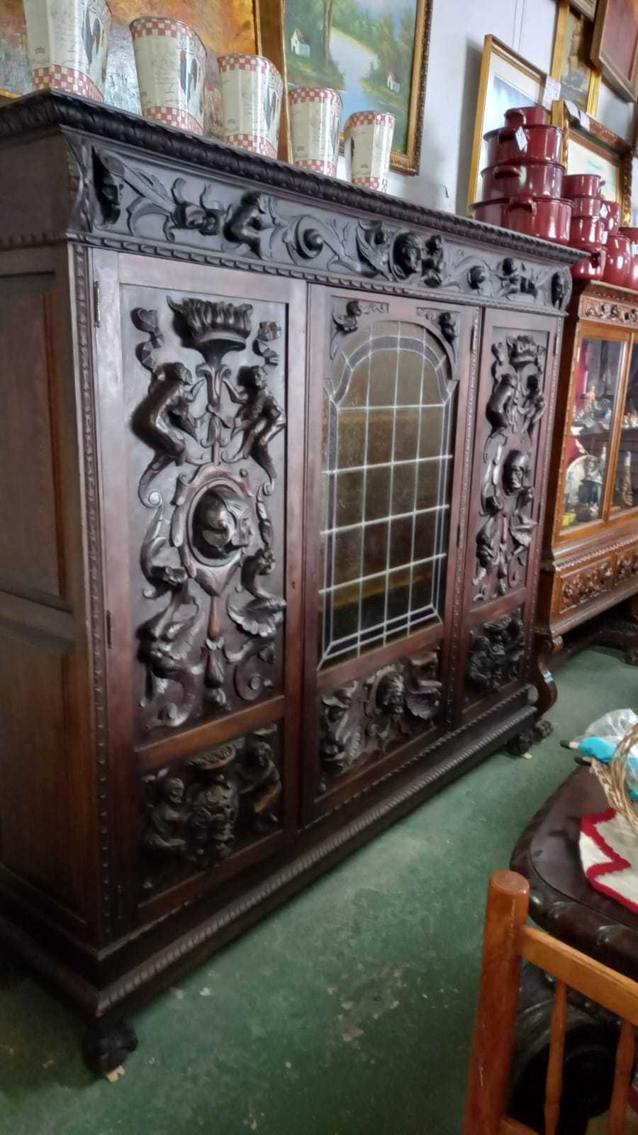 Mueble despacho del renacimiento con cristal plomado 1