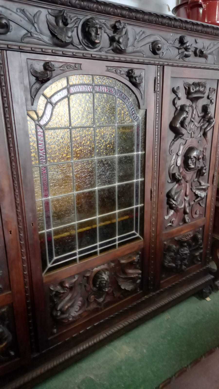 Mueble despacho del renacimiento con cristal plomado 2