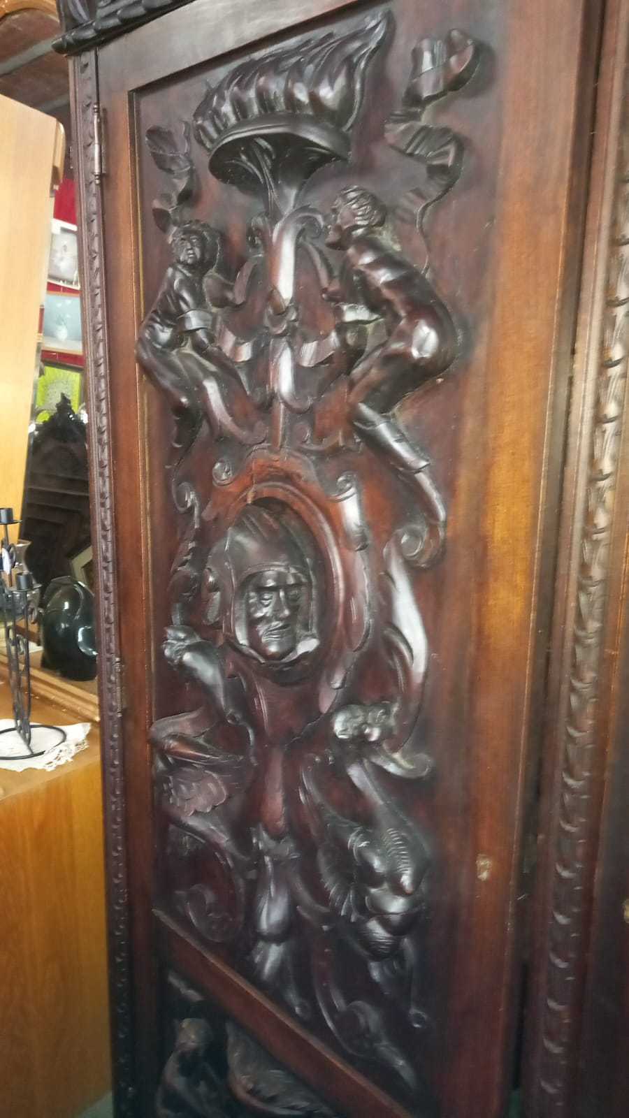 Mueble despacho del renacimiento con cristal plomado 3