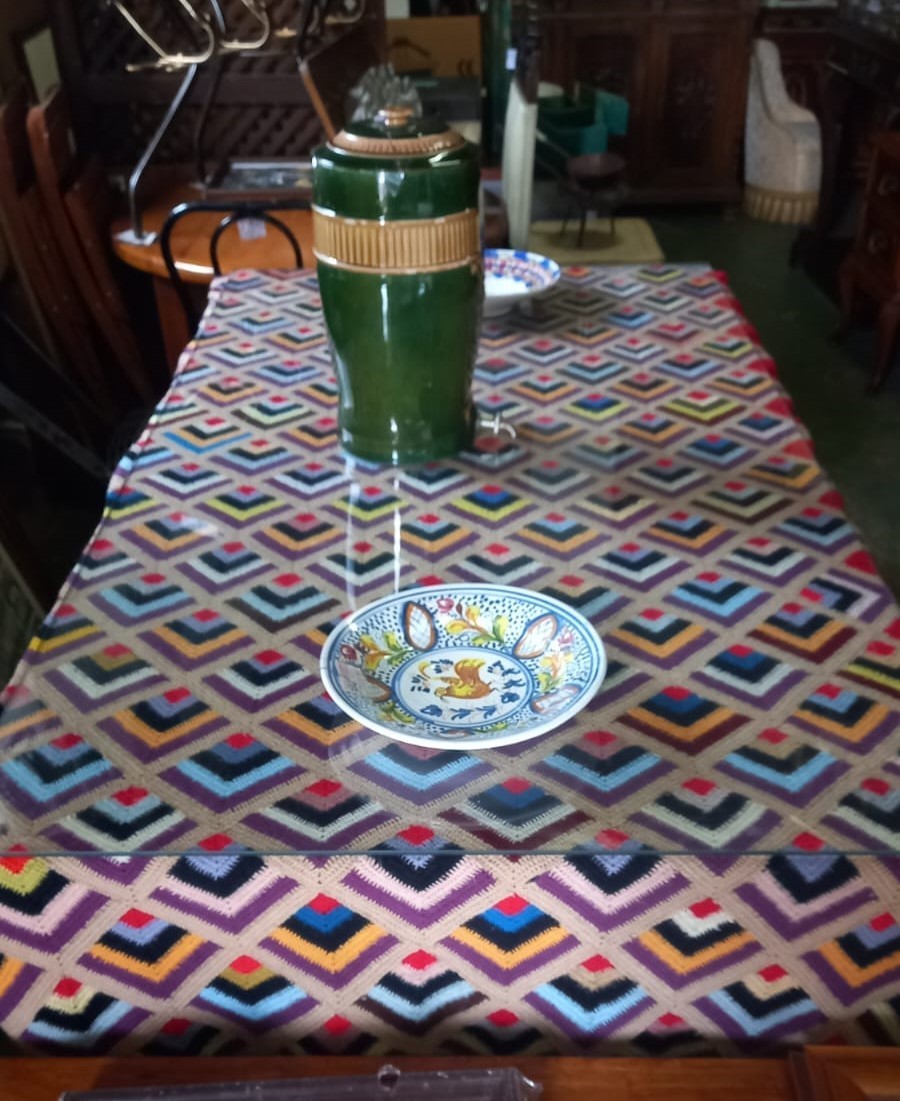 Mesa de madera con cristal 2