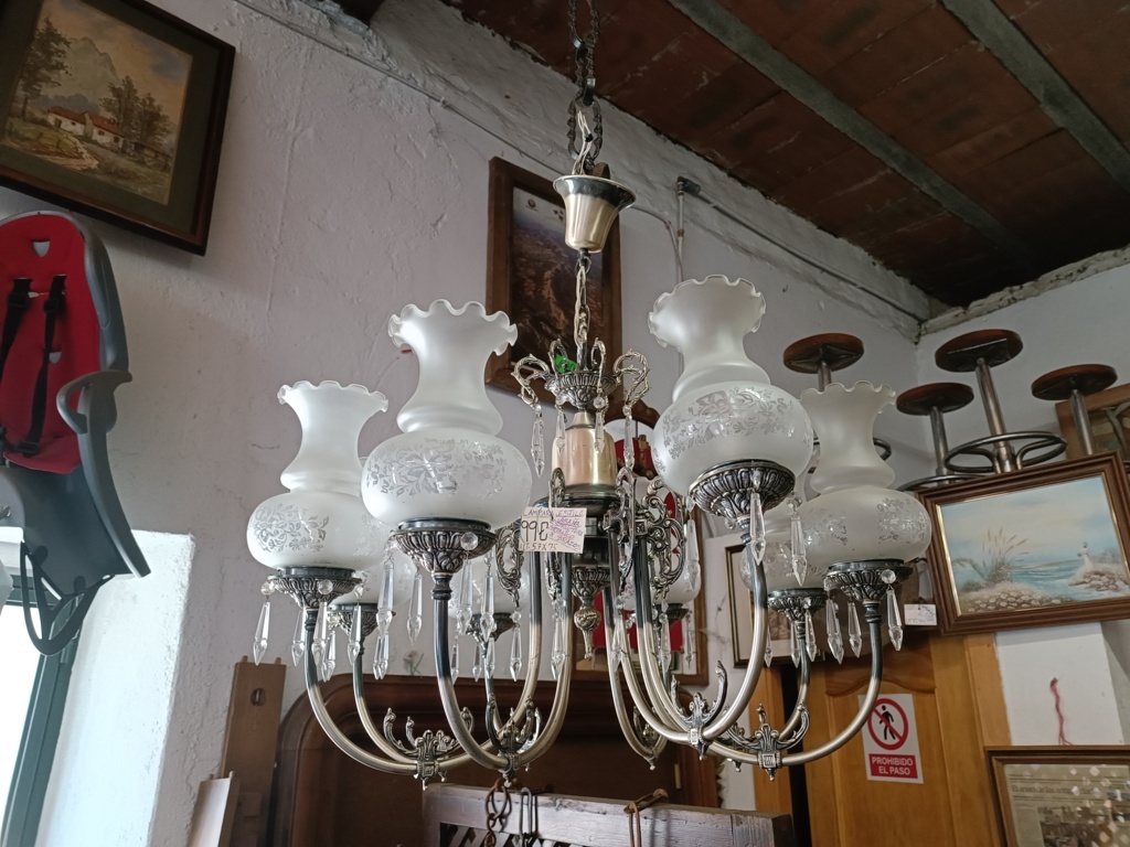 Lámpara araña con estructura de metal y 8 brazos 1