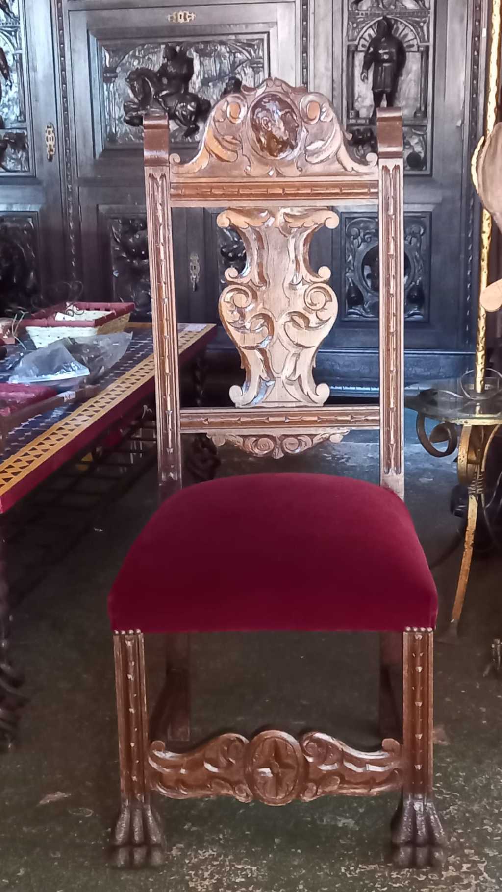 Silla del renacimiento tallada a mano 1