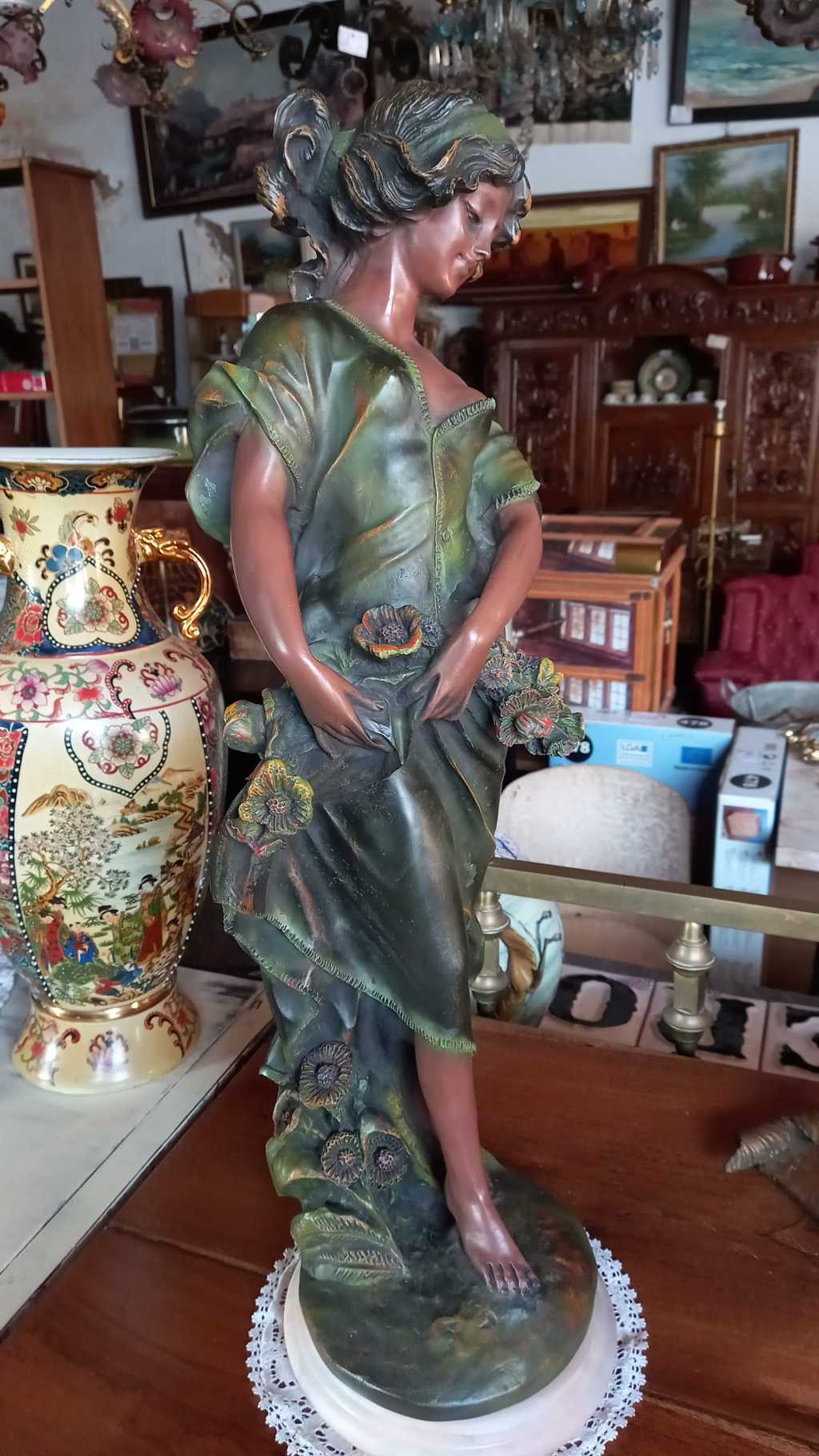 Escultura de marmolina de cuerpo entero femenina 2