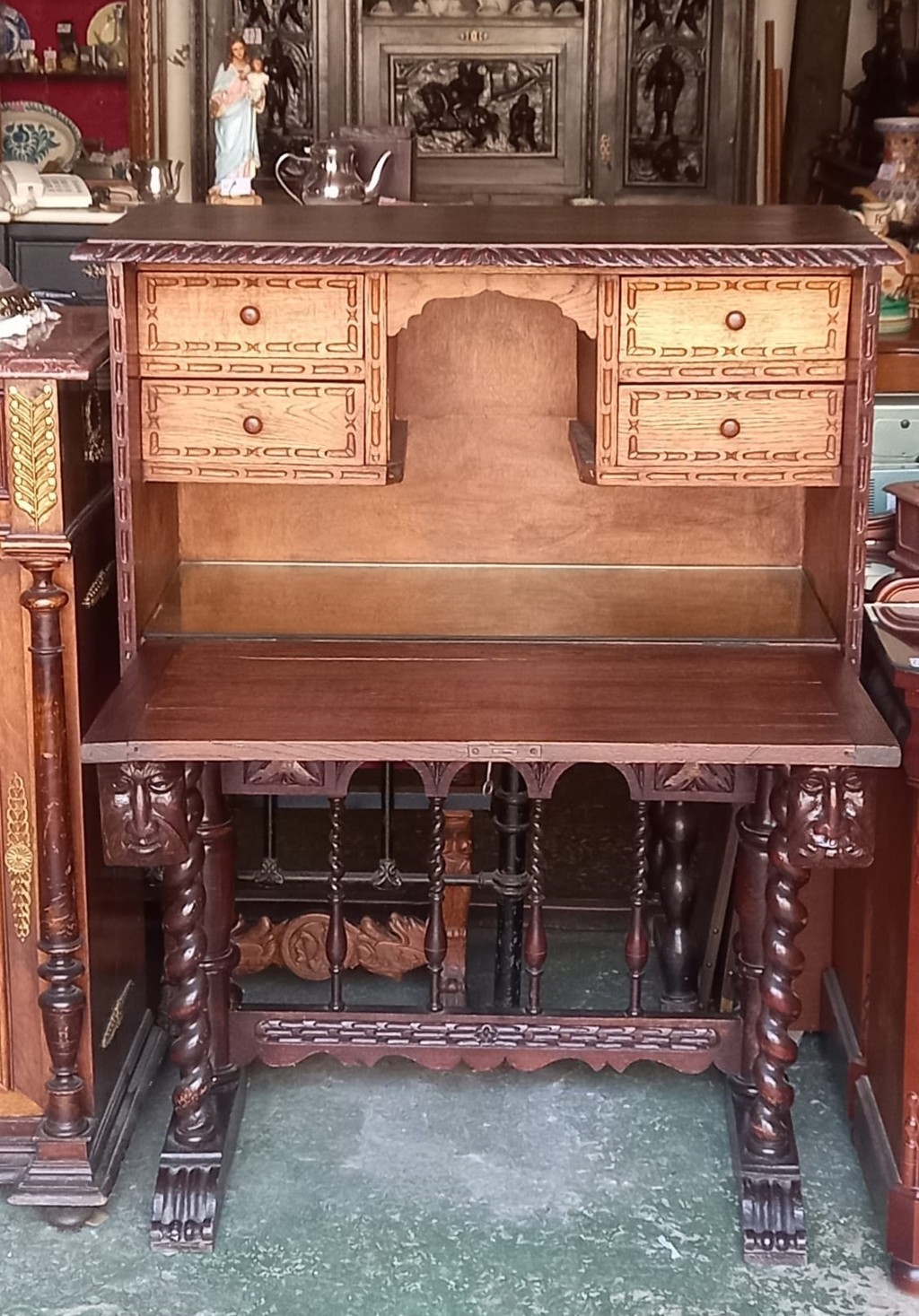 Bargueño tallado en madera estilo renacimiento del siglo XIX 2