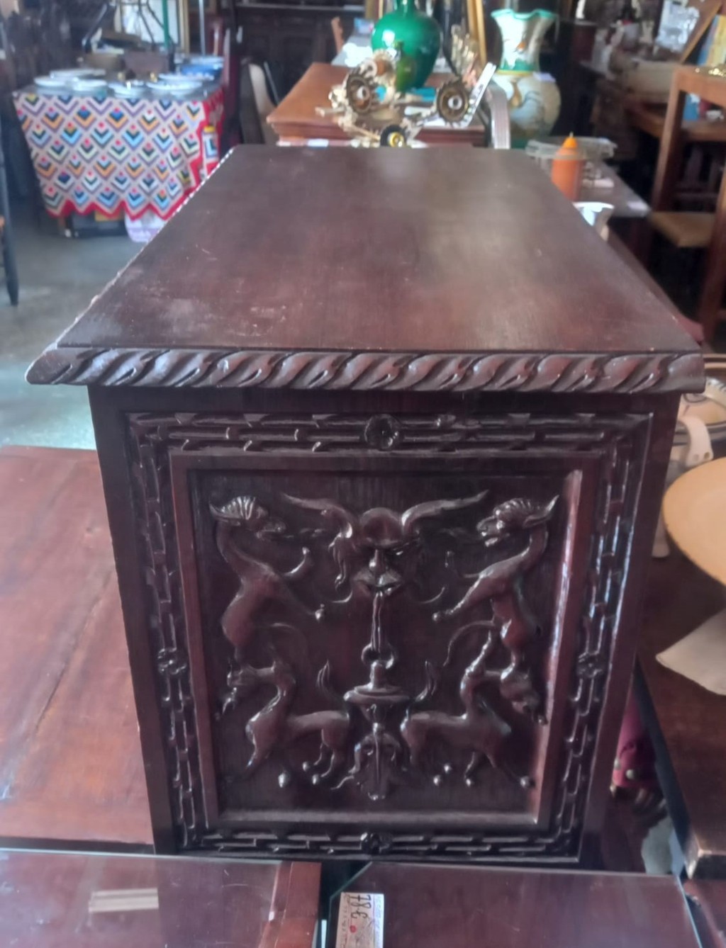Bargueño tallado en madera estilo renacimiento del siglo XIX 3