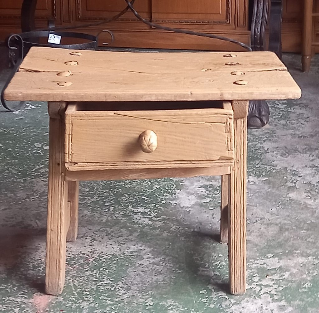 Mesa tocinera rústica con cajón del siglo XIX 1