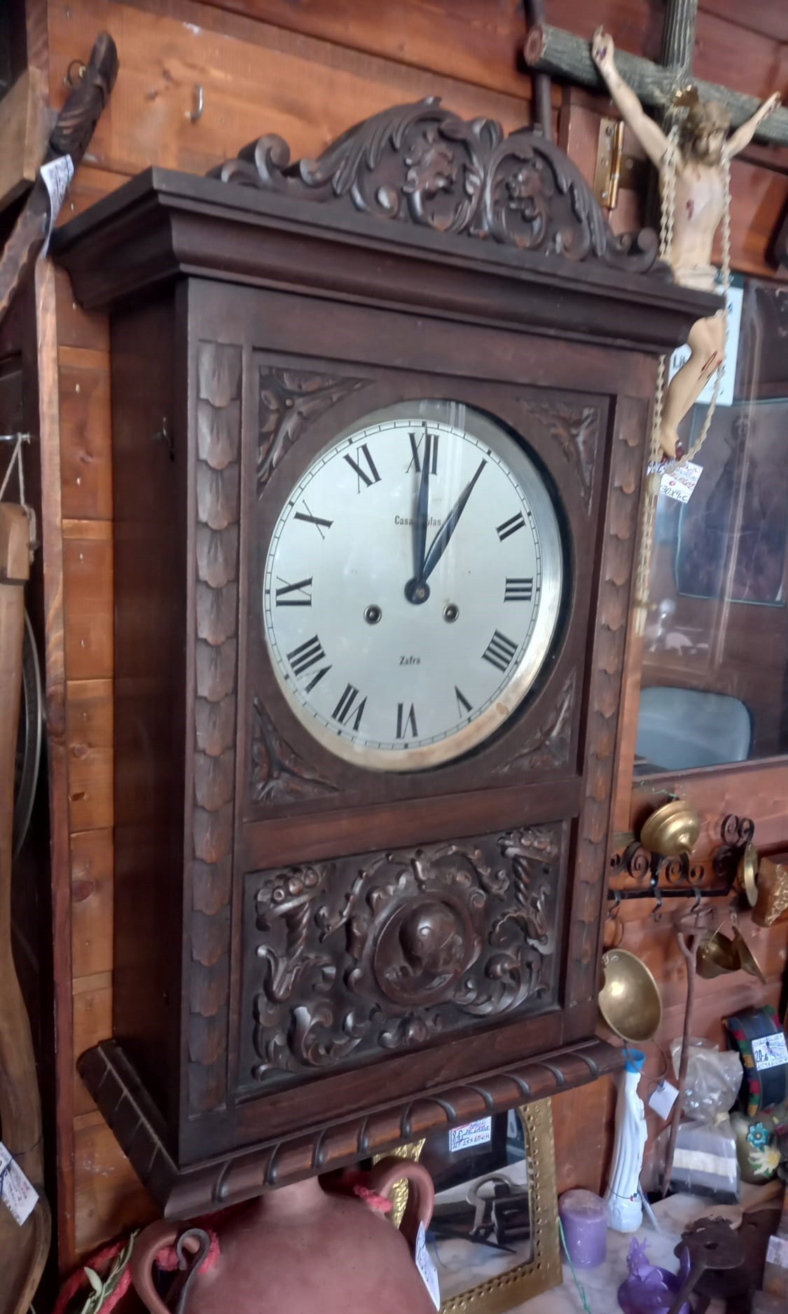 Reloj de pared estilo montañés del siglo XIX de madera tallada 2