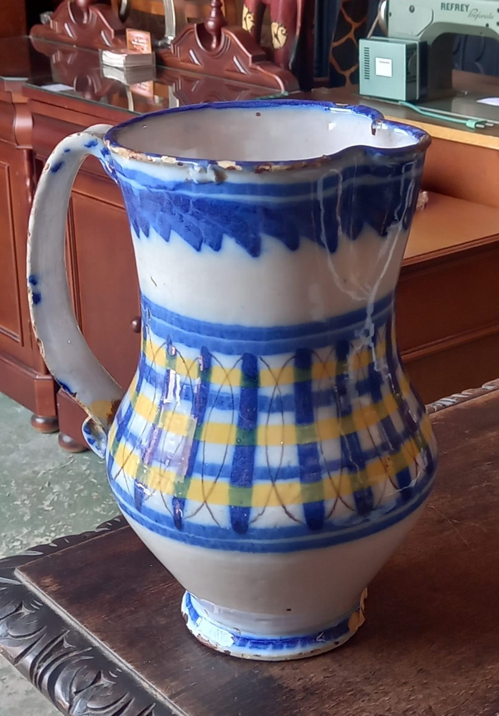 Jarra de Triana de cerámica esmaltada del siglo XVII-XIX 2