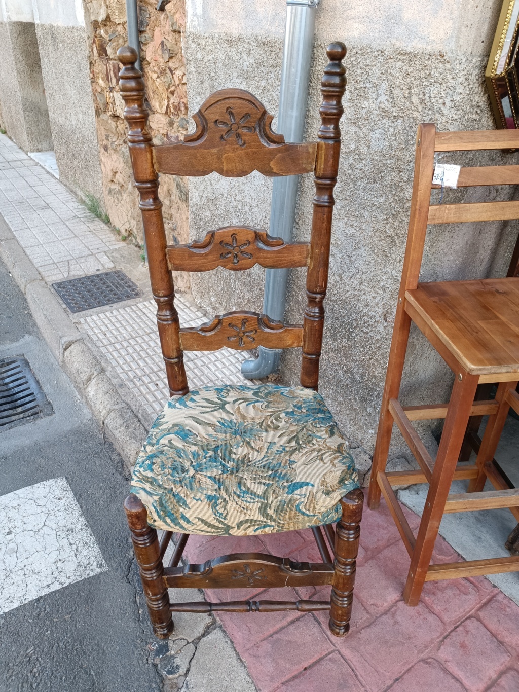 Silla mallorquina de madera rústica 1