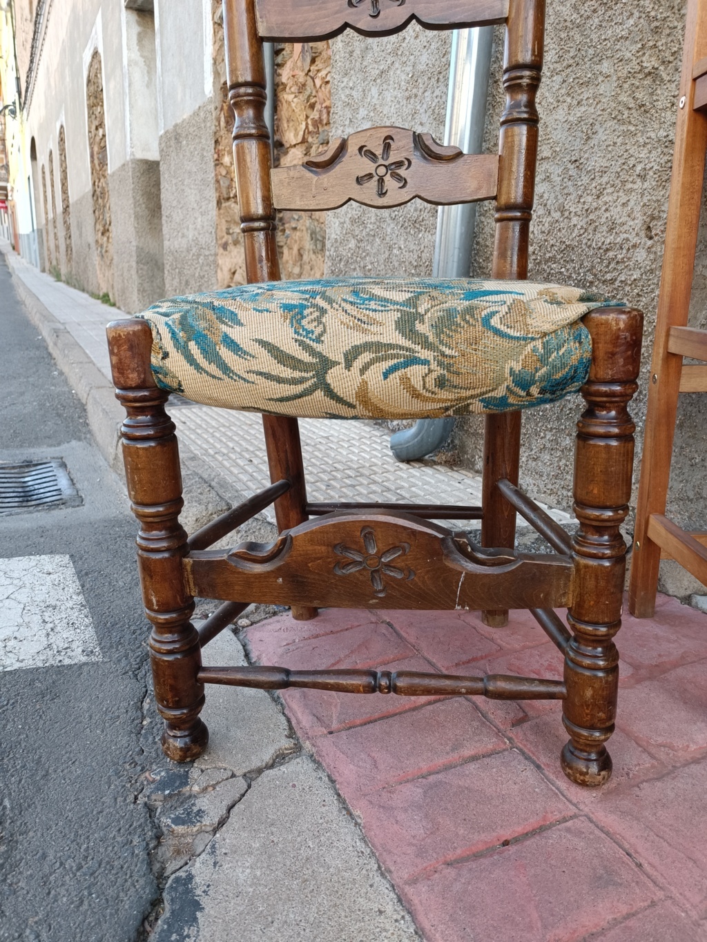 Silla mallorquina de madera rústica 2